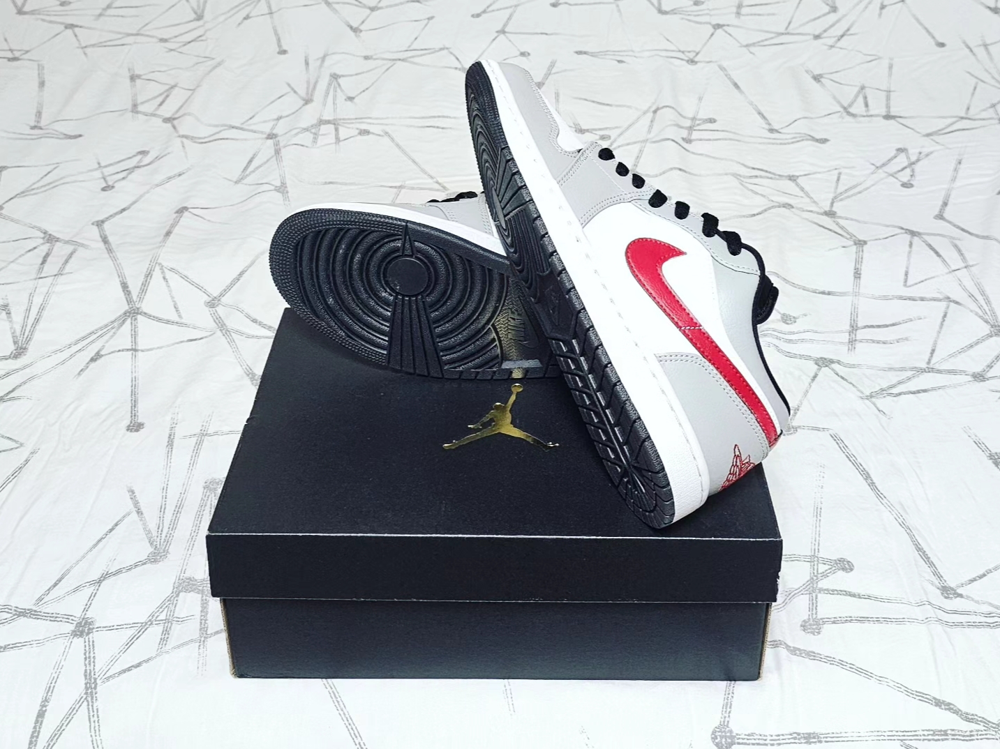 Jordan 1 Low Light Smoke Grey 착용 스타일 - 4
