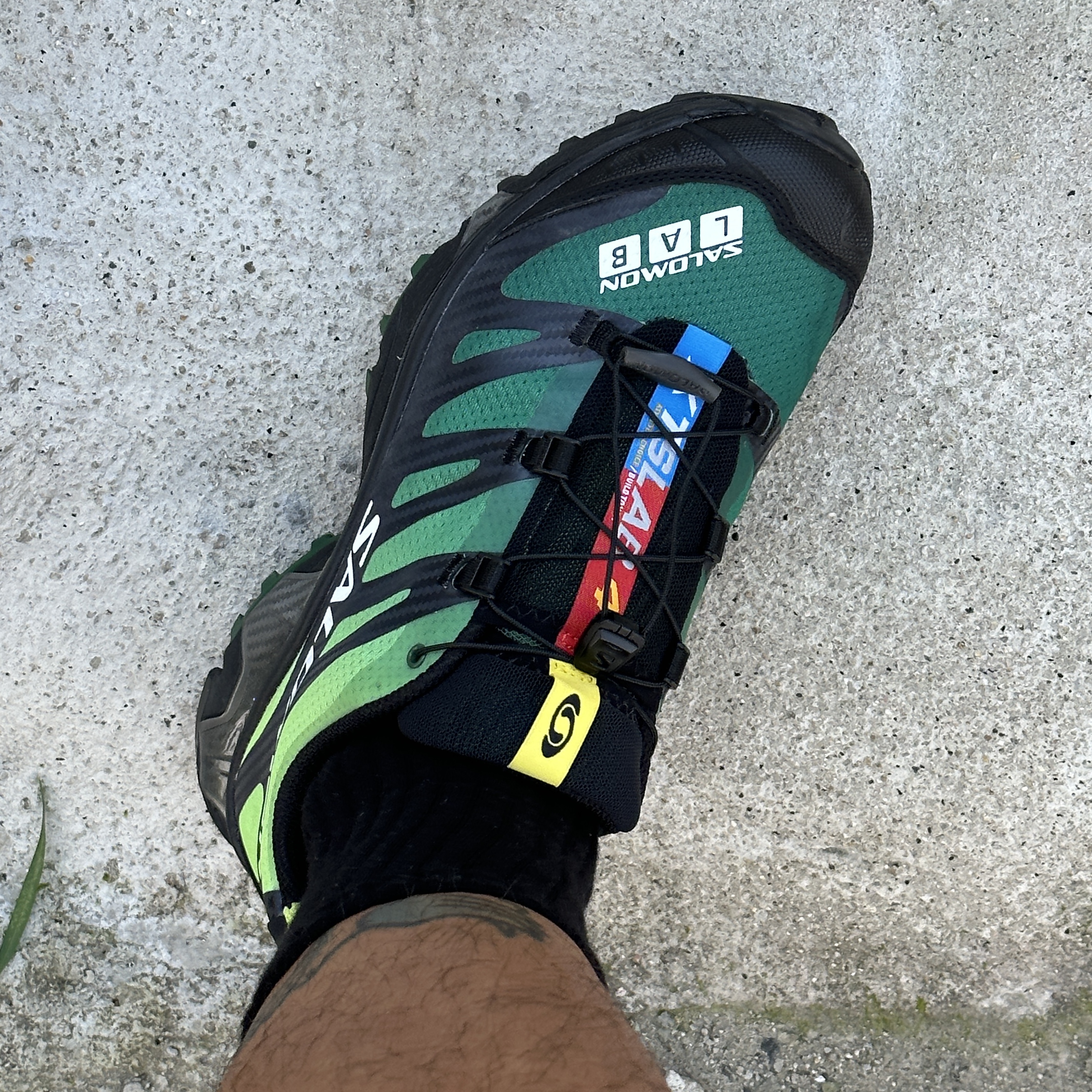 Salomon XT-4 Eden Bright Lime Green 착용 스타일