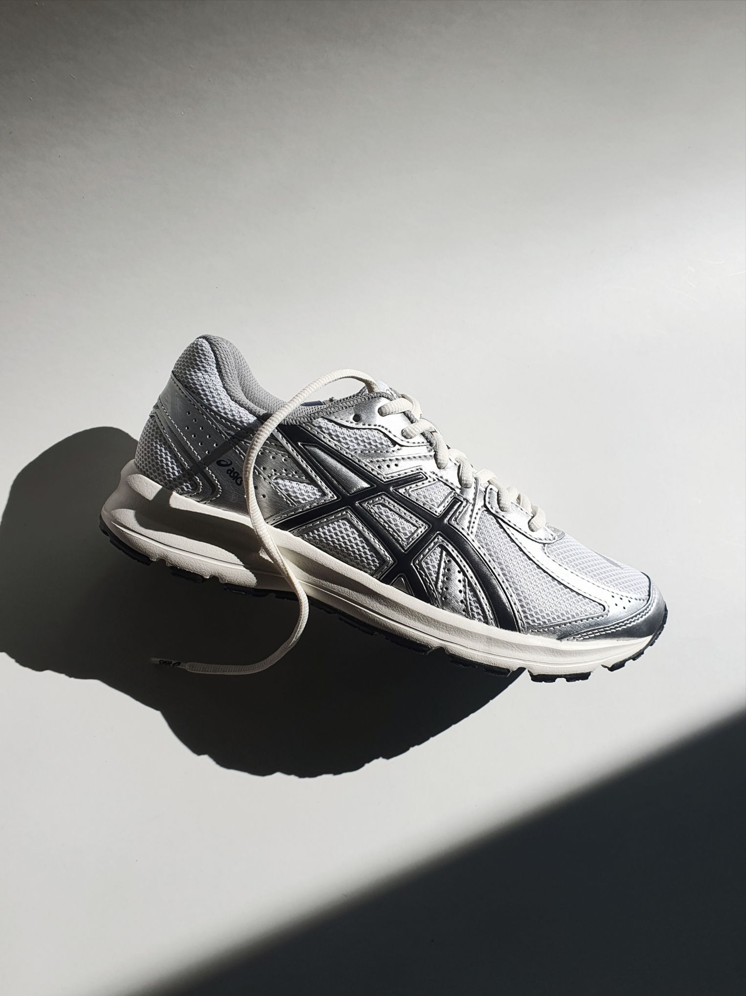 Asics Jog 100 S White Black - 2E Wide 착용 스타일