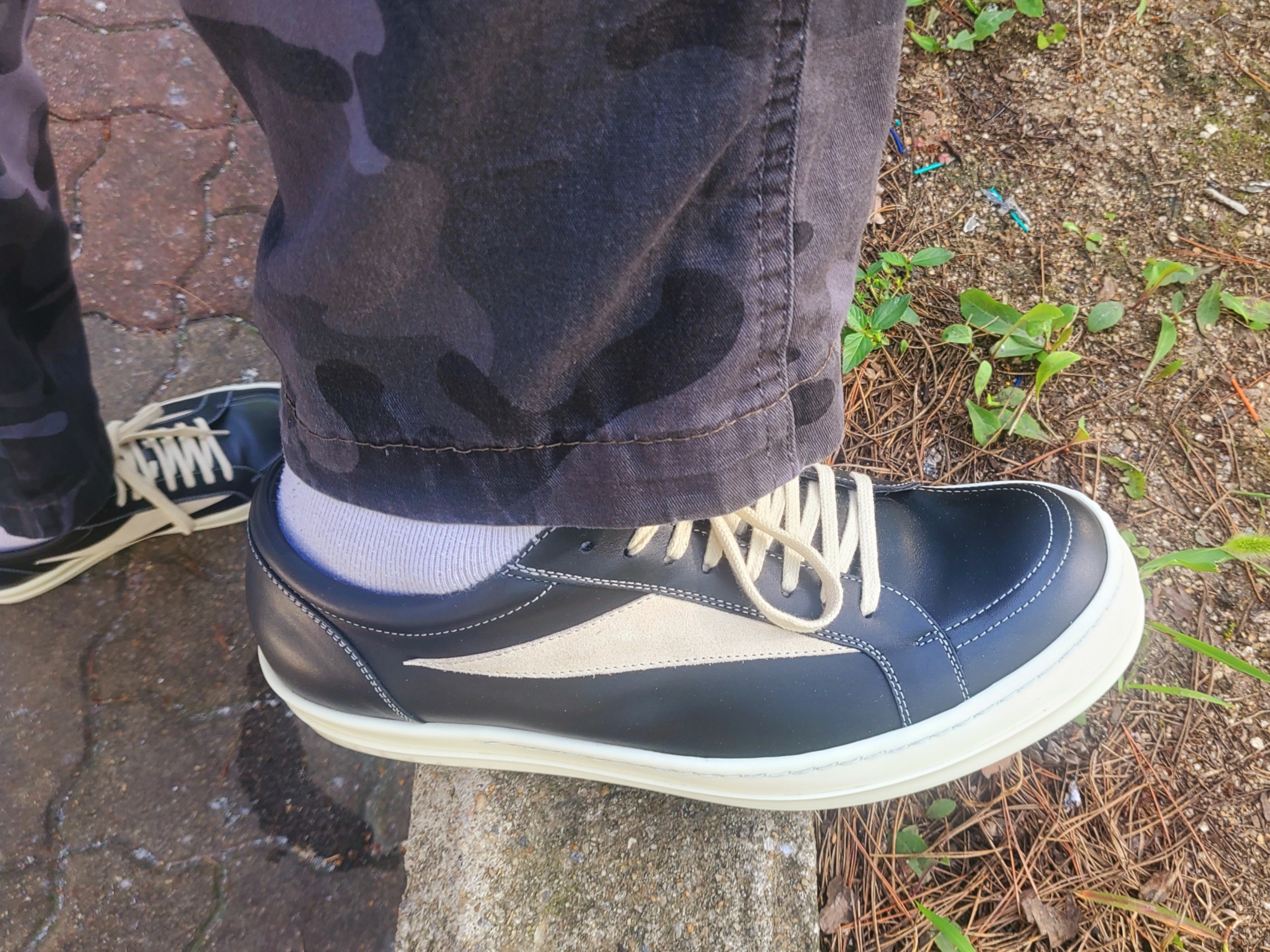 Rick Owens Luxor Vintage Sneakers Black Milk 착용 스타일 - 2