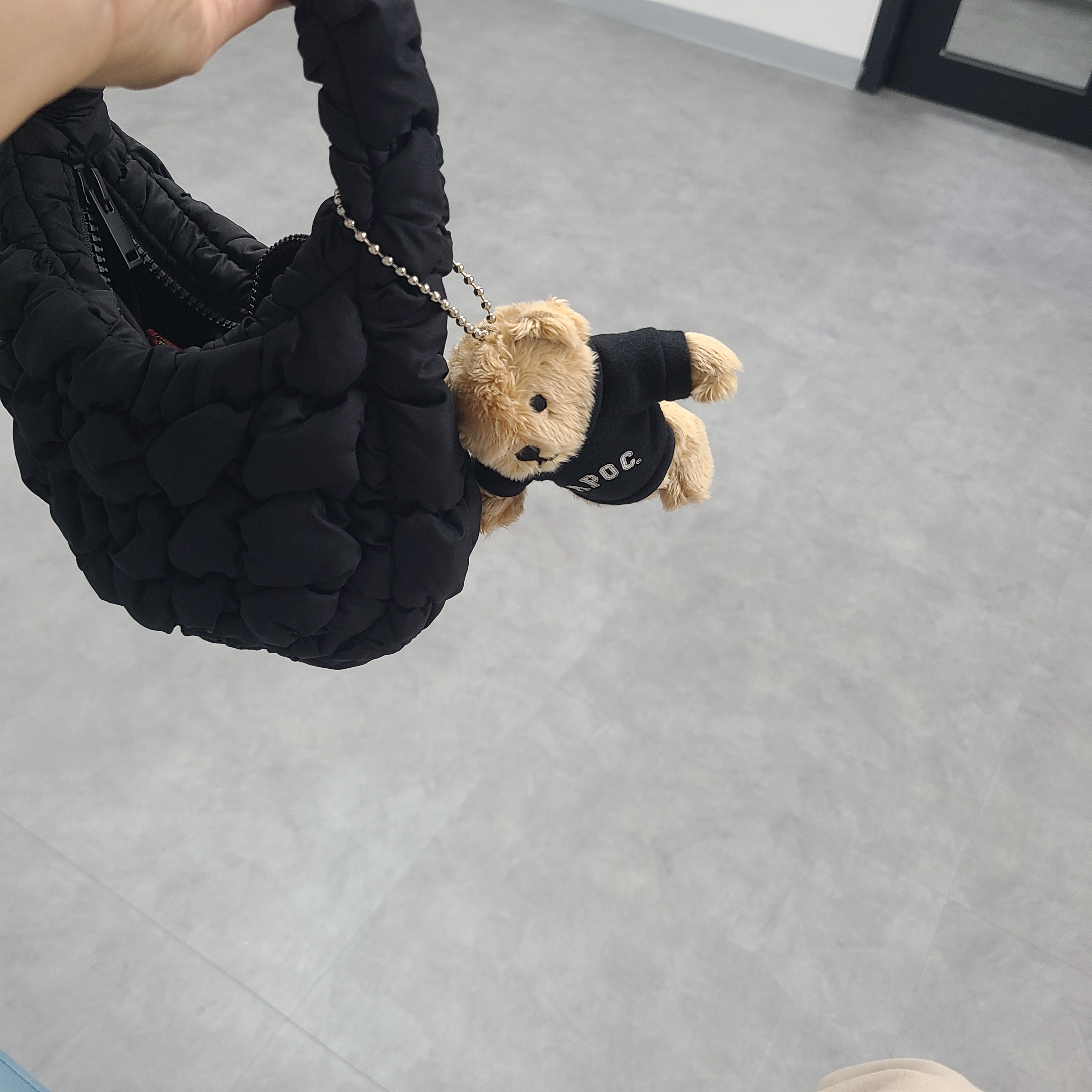 COS Quilted Micro Bag Black 착용 스타일