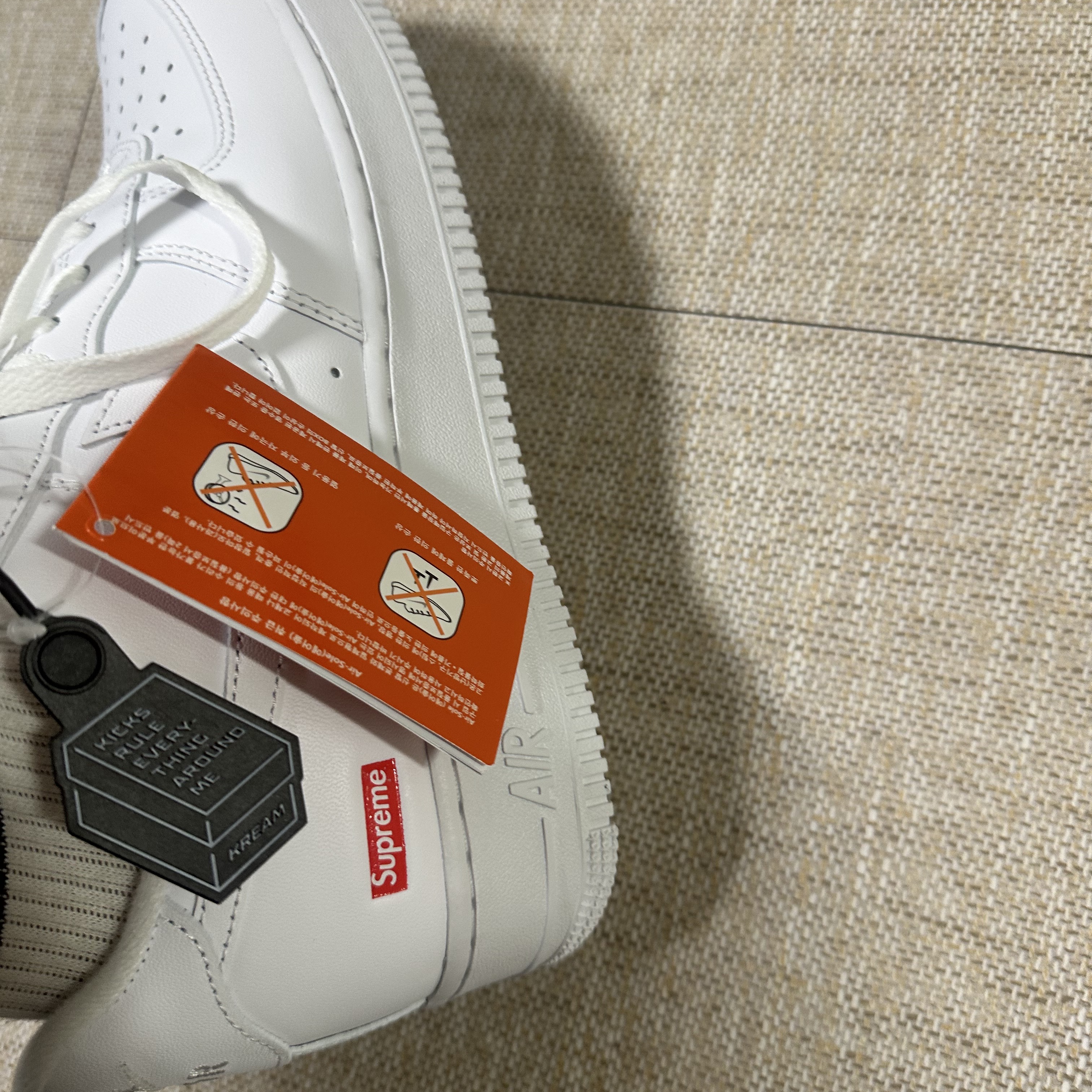 Nike x Supreme Air Force 1 Low White 착용 스타일