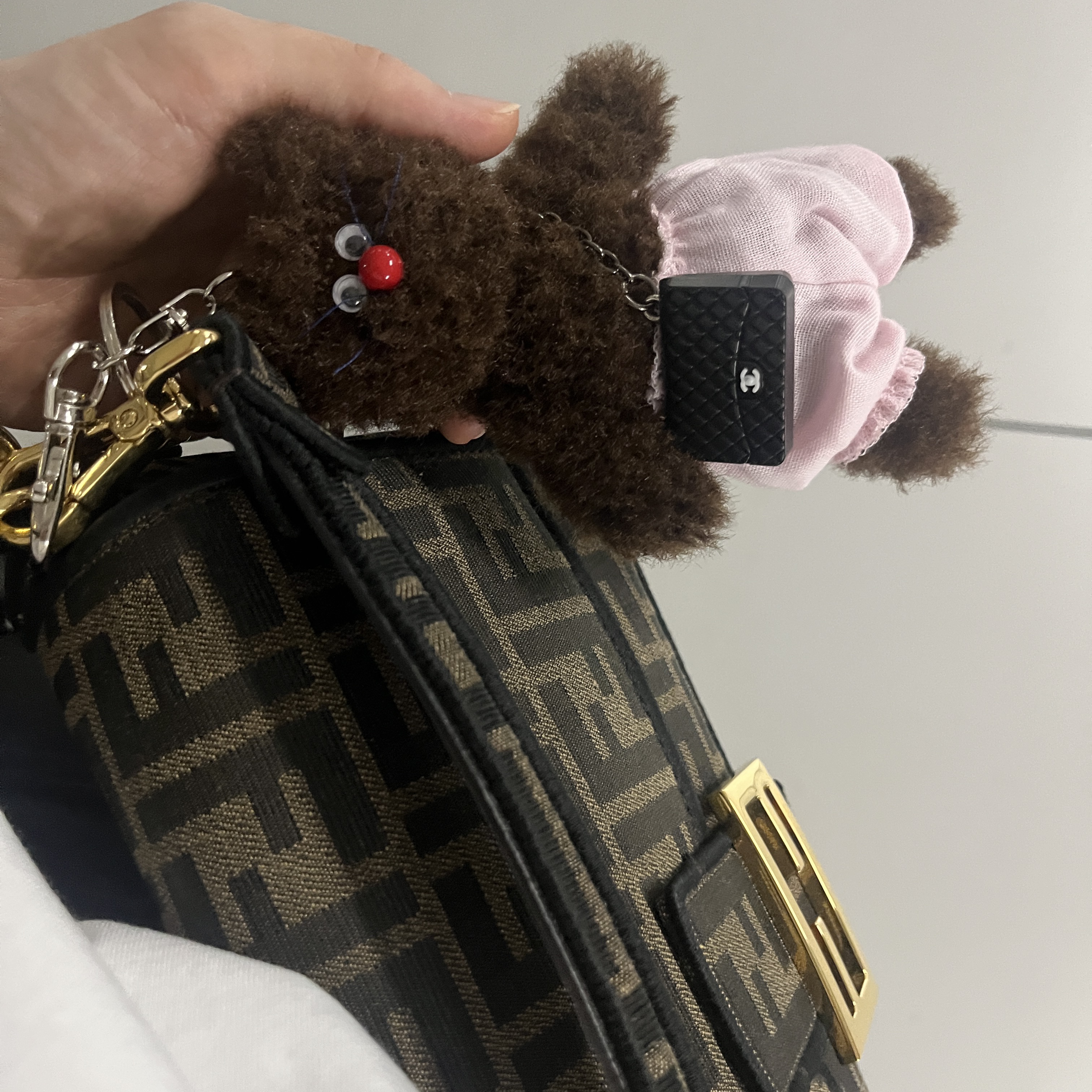 Fendi Baguette FF Motif Fabric Bag Brown 착용 스타일