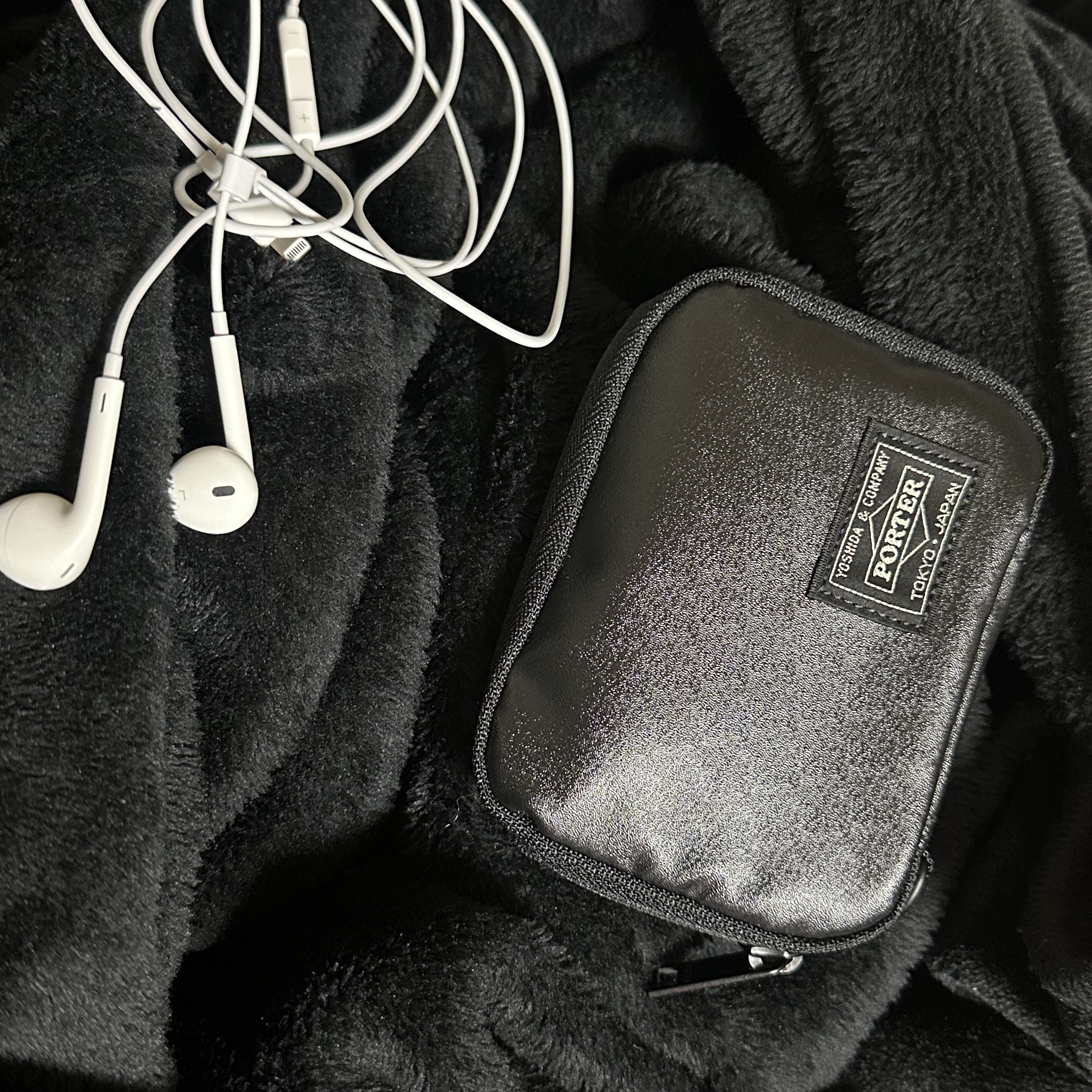 Porter Tactical Wallet Black 착용 스타일