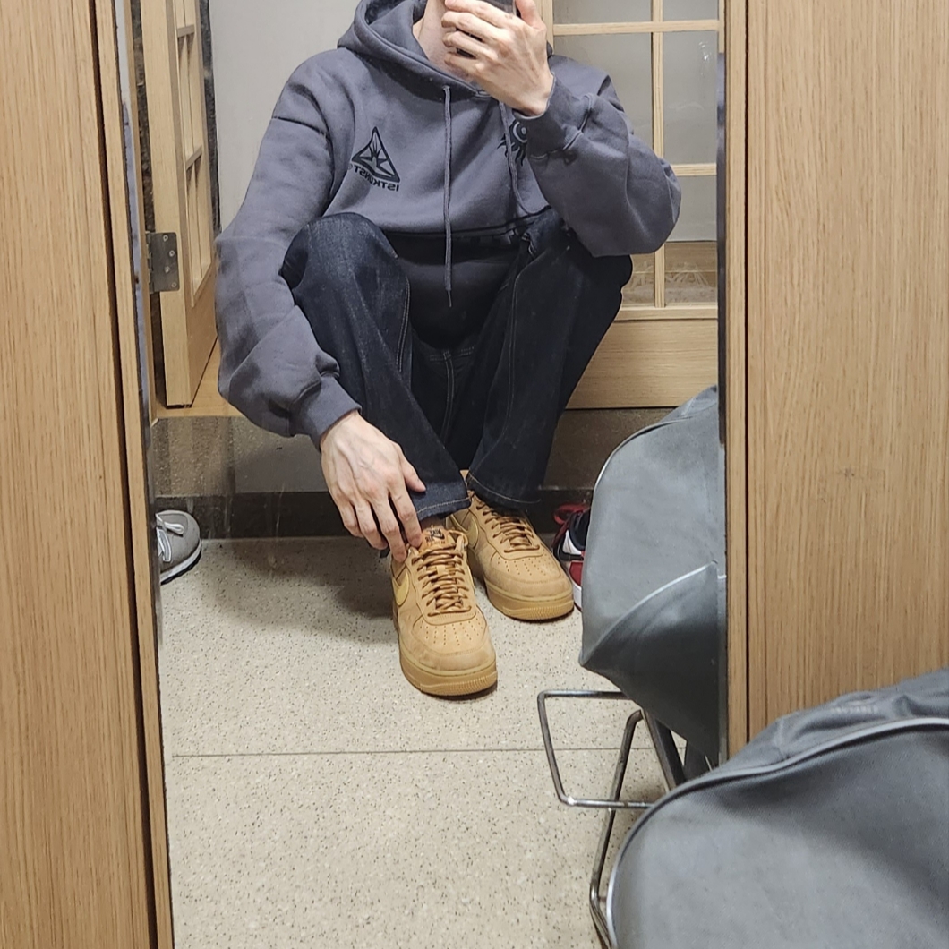 Nike Air Force 1 '07 WB Flax 착용 스타일