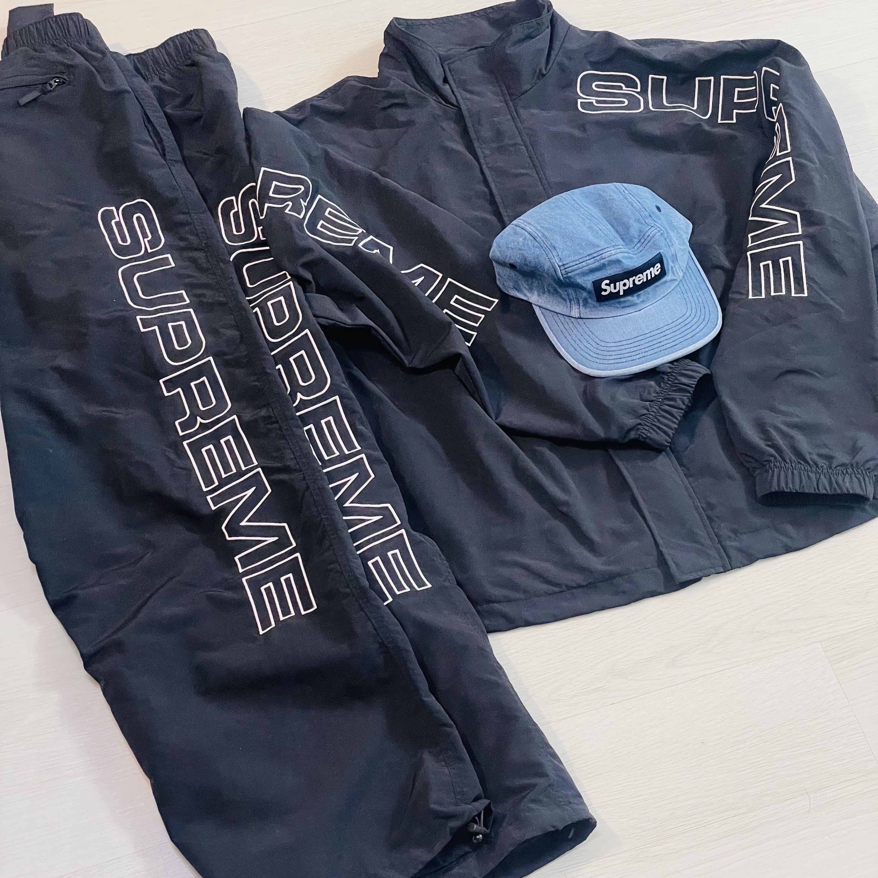 Supreme Spellout Embroidered Track Pants Black - 23FW, Supreme Spellout Embroidered Track Jacket Black - 23FW 착용 스타일