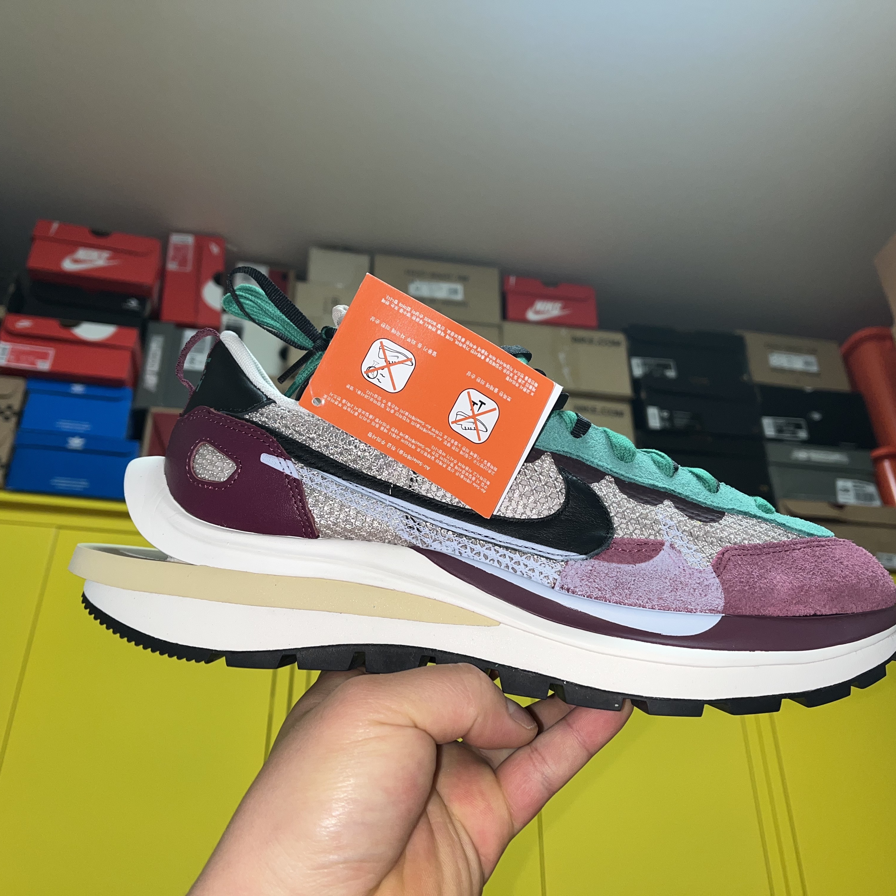 Nike x Sacai VaporWaffle String & Black Villain Red 착용 스타일
