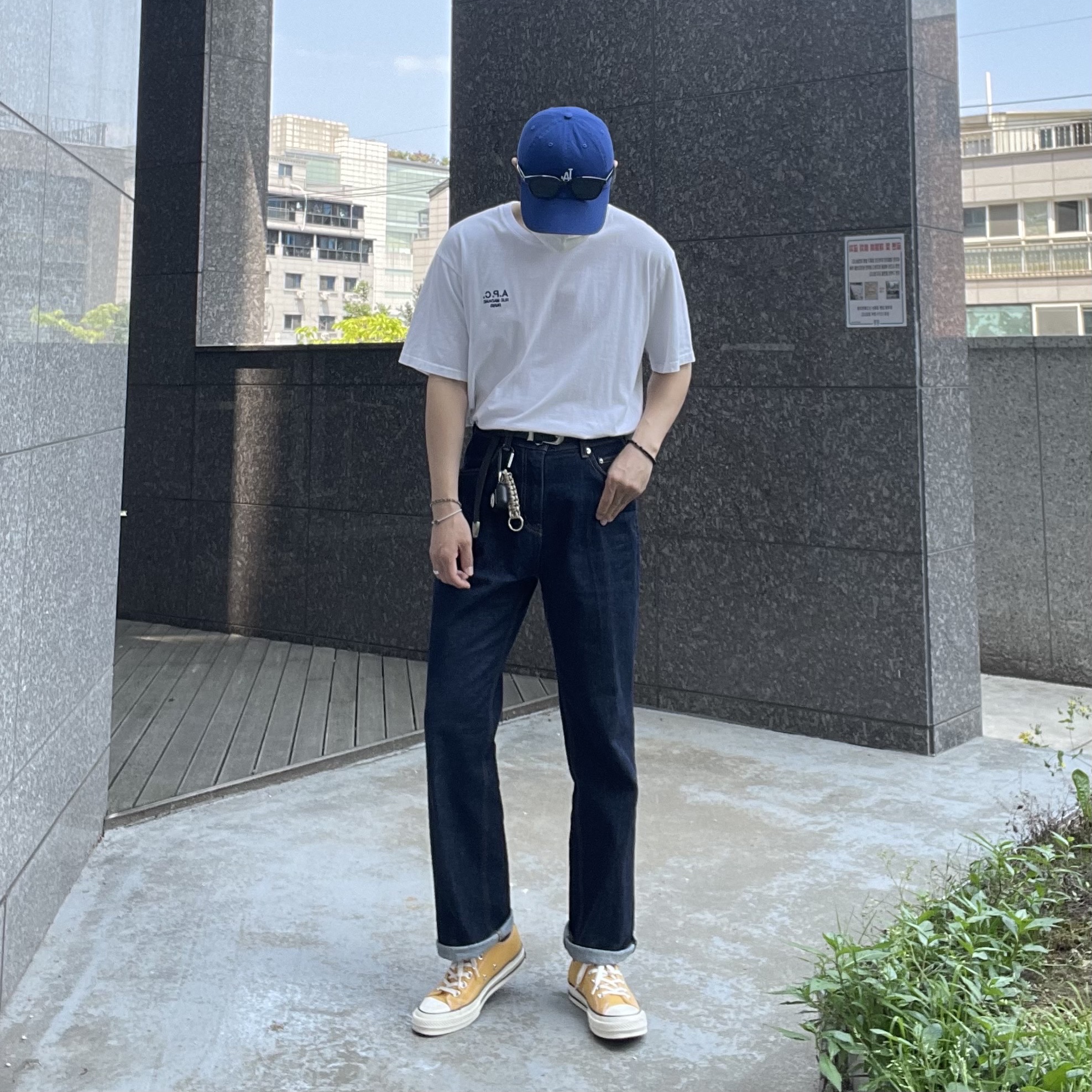 Converse Chuck 70 Ox Vintage Canvas Sunflower, A.P.C. Raymond T-Shirt White 착용 스타일 - 2