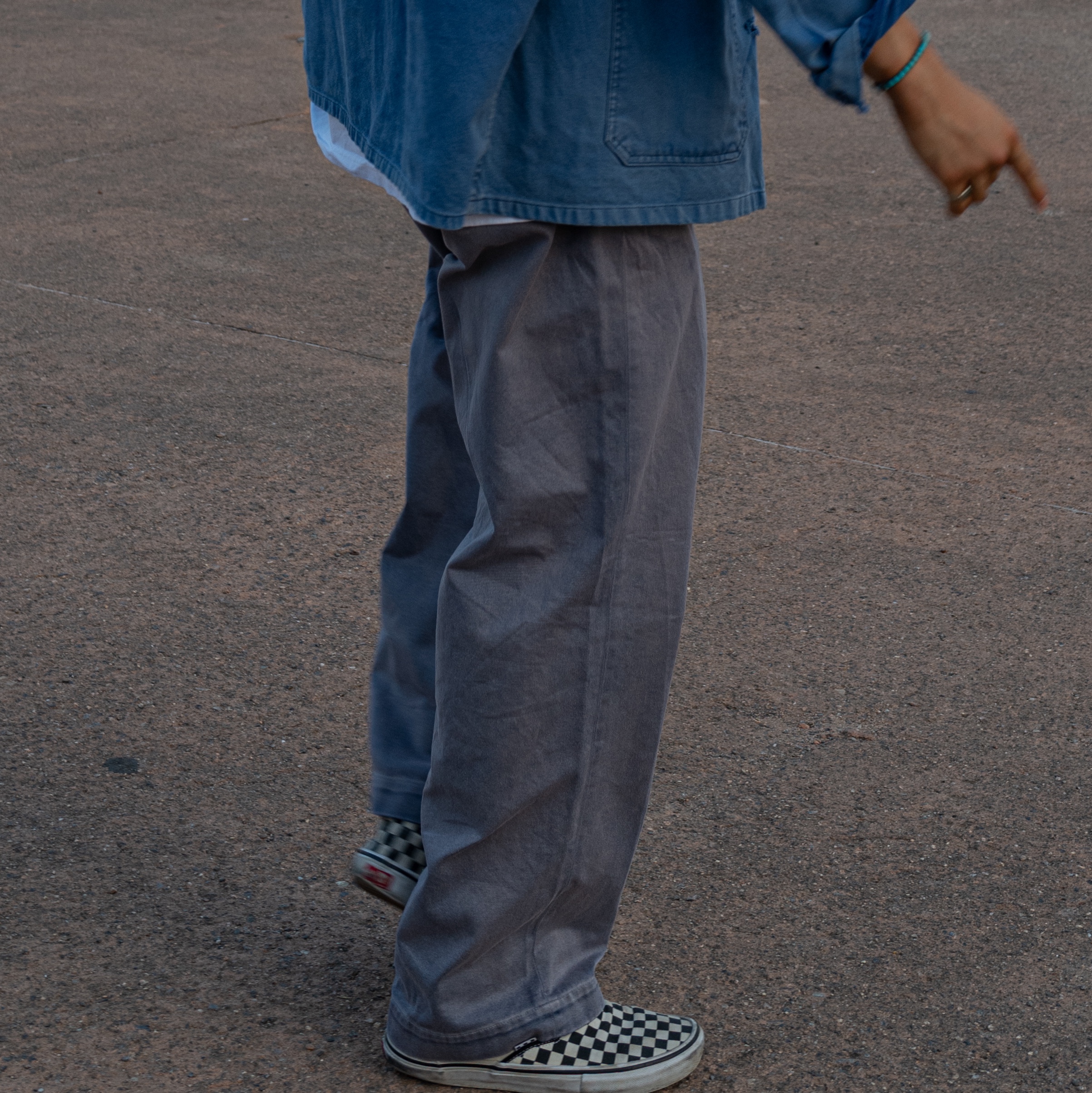 Supreme Seoul Box Logo T-Shirt White - 23FW, Supreme Chino Pants Washed Navy - 23FW 착용 스타일 - 5