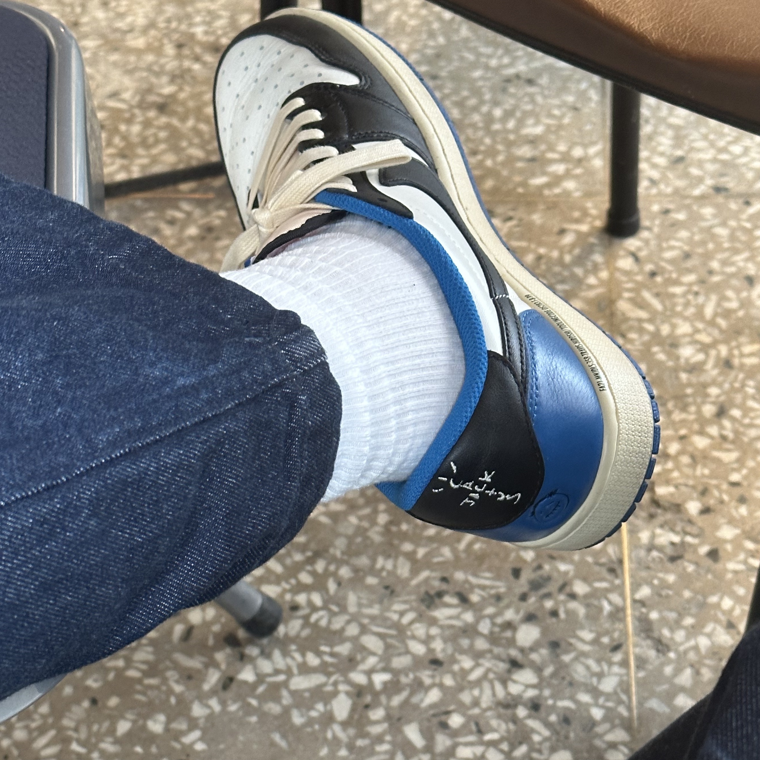 Jordan 1 x Travis Scott x Fragment Retro Low OG SP Military Blue 착용 스타일