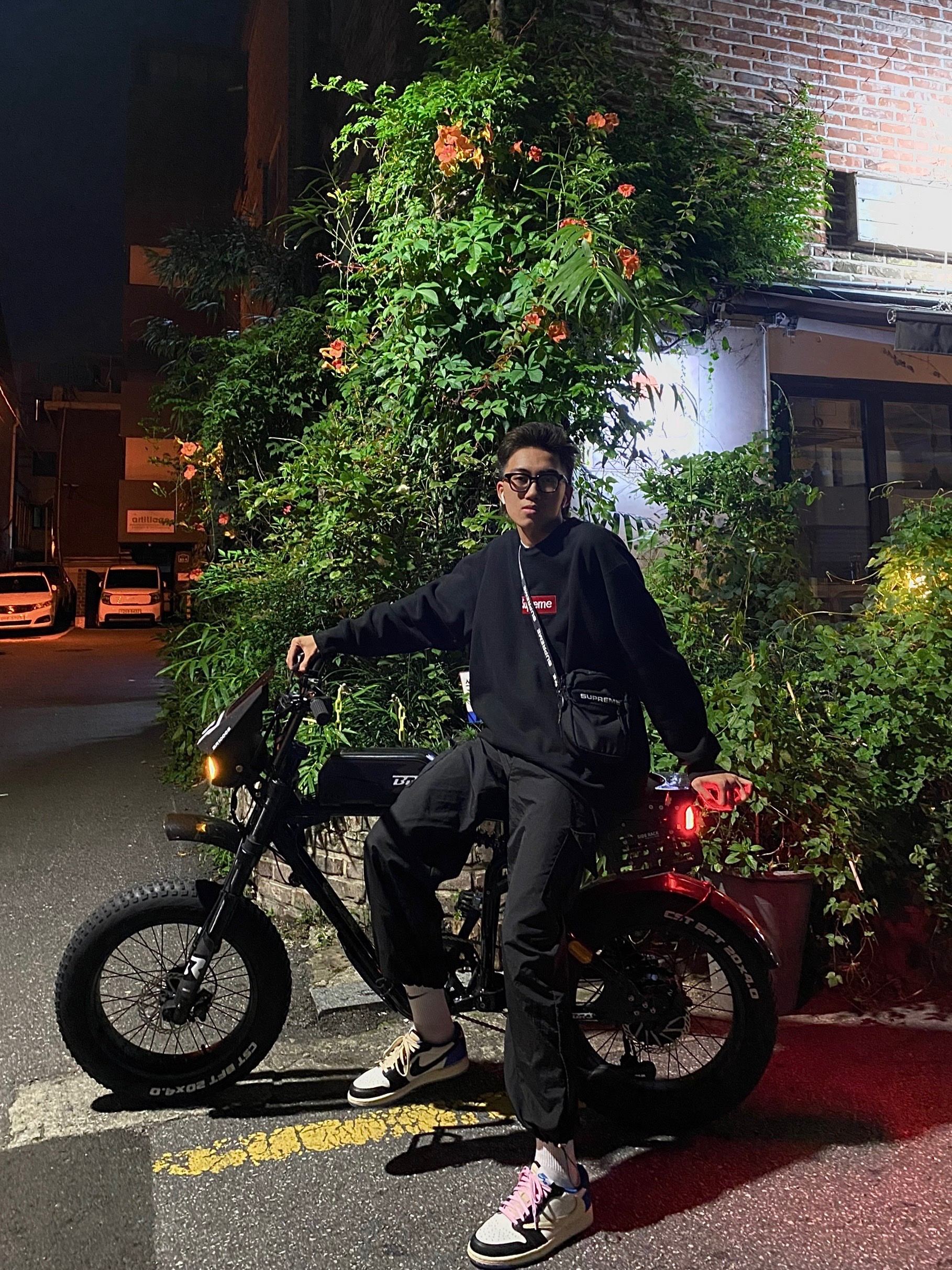 Jordan 1 x Travis Scott x Fragment Retro Low OG SP Military Blue, Supreme Shoulder Bag Black - 22FW 착용 스타일 - 1