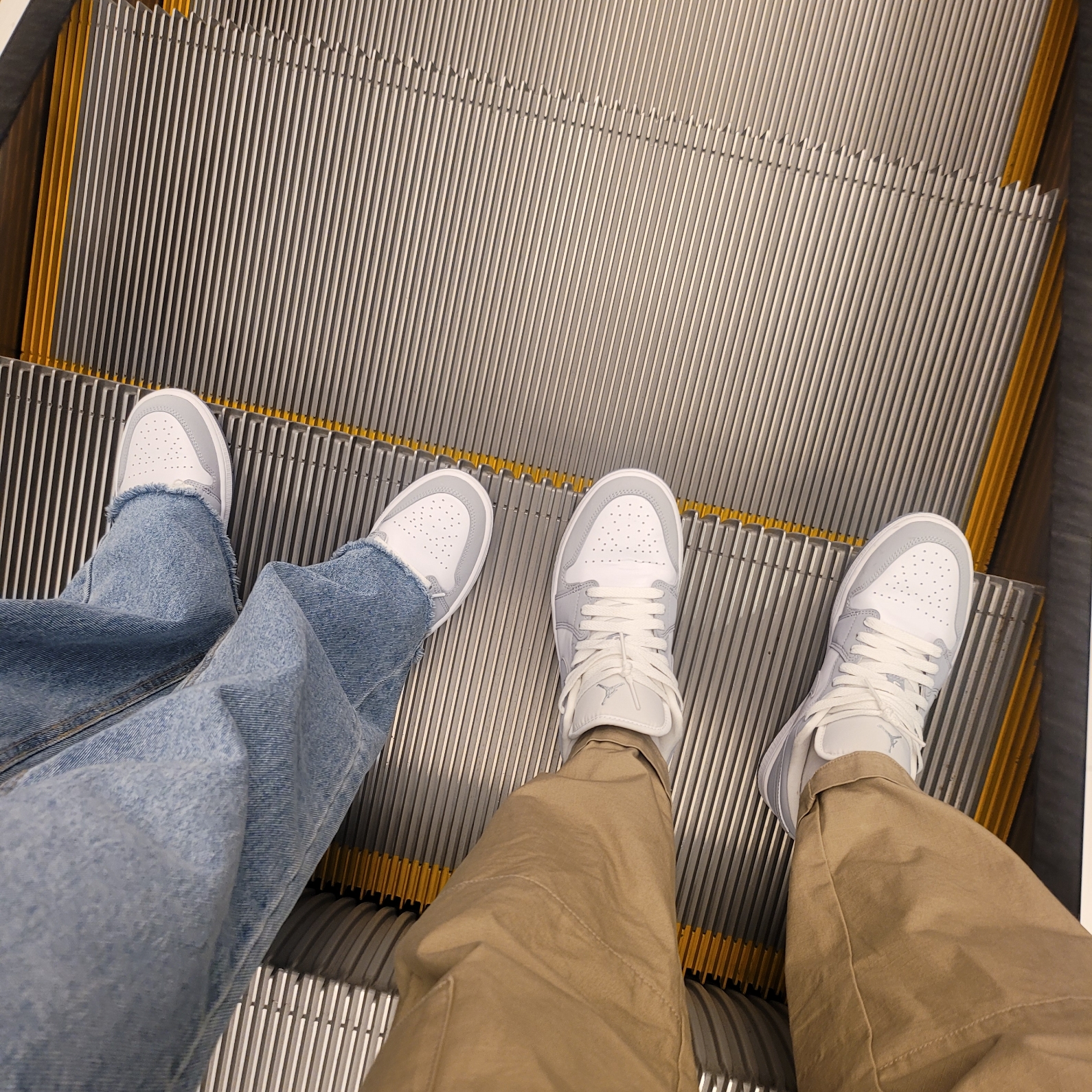 (W) Jordan 1 Low White Wolf Grey 착용 스타일