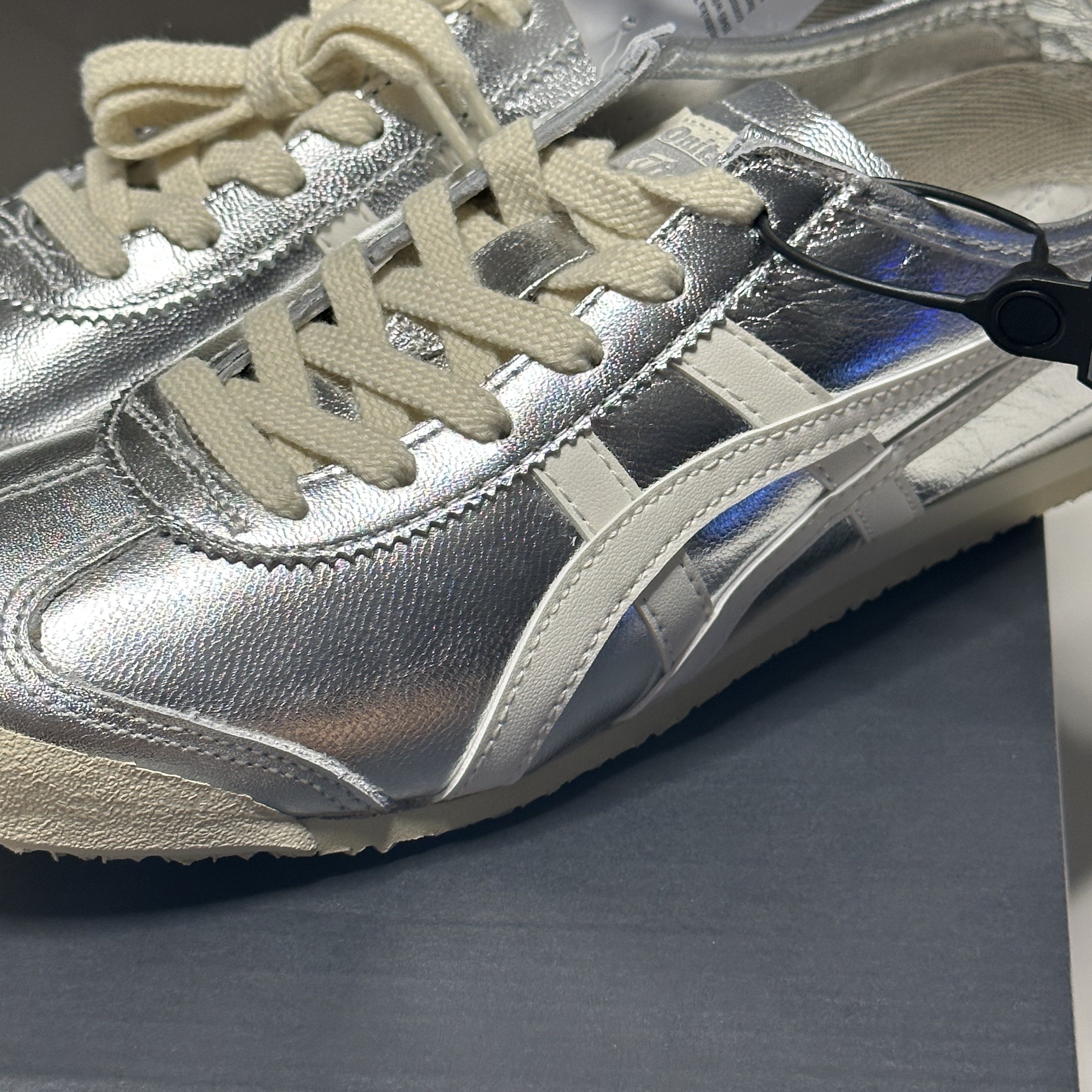 Onitsuka Tiger Mexico 66 White Silver 착용 스타일