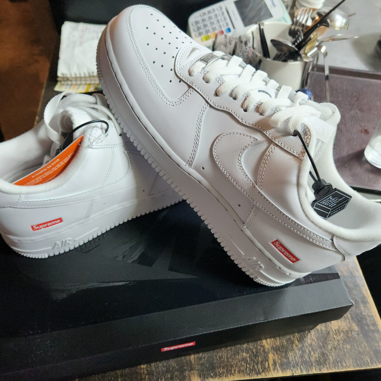 Nike x Supreme Air Force 1 Low White 착용 스타일