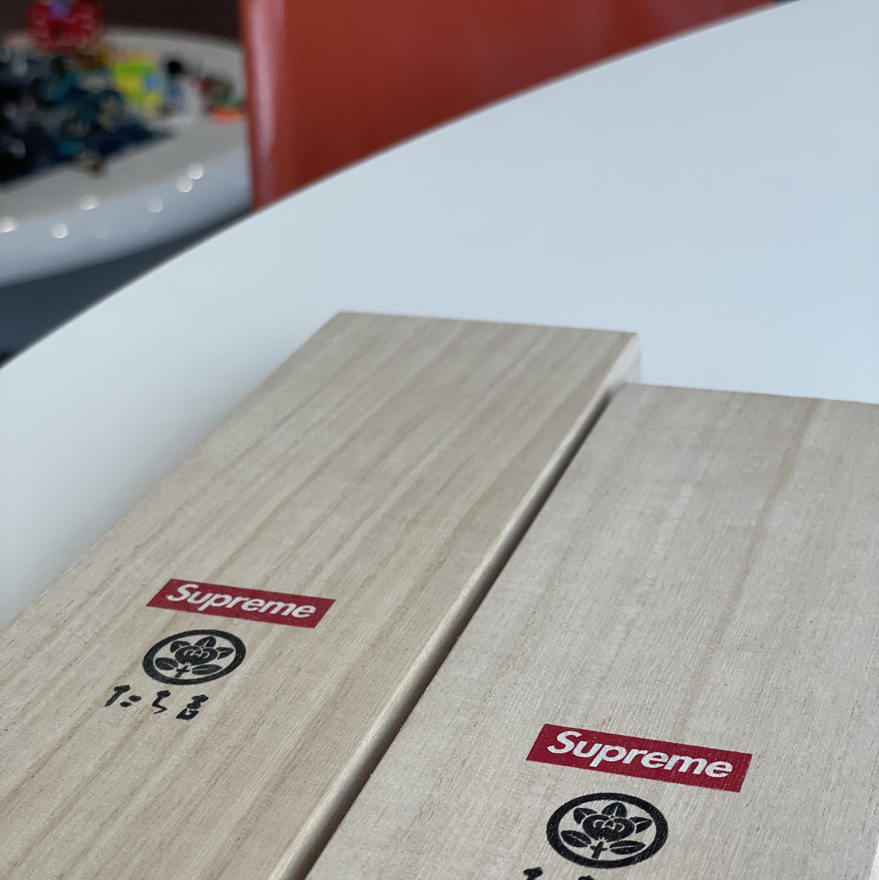 Supreme Chopstick Set Black - 23FW, Supreme Chopstick Set Red - 23FW 착용 스타일 - 2