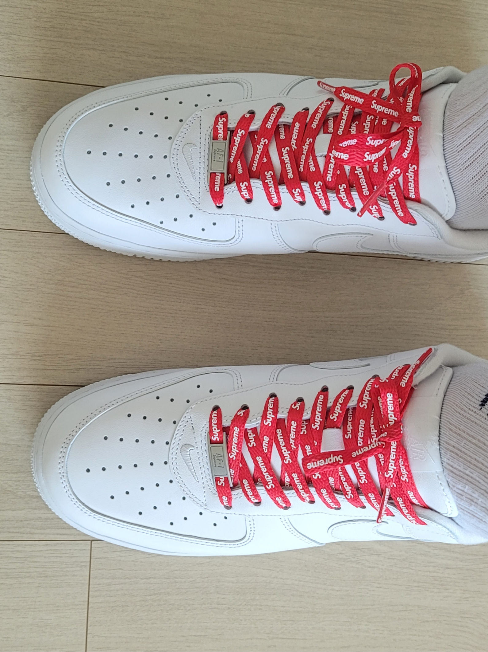 Nike x Supreme Air Force 1 Low White 착용 스타일 - 2