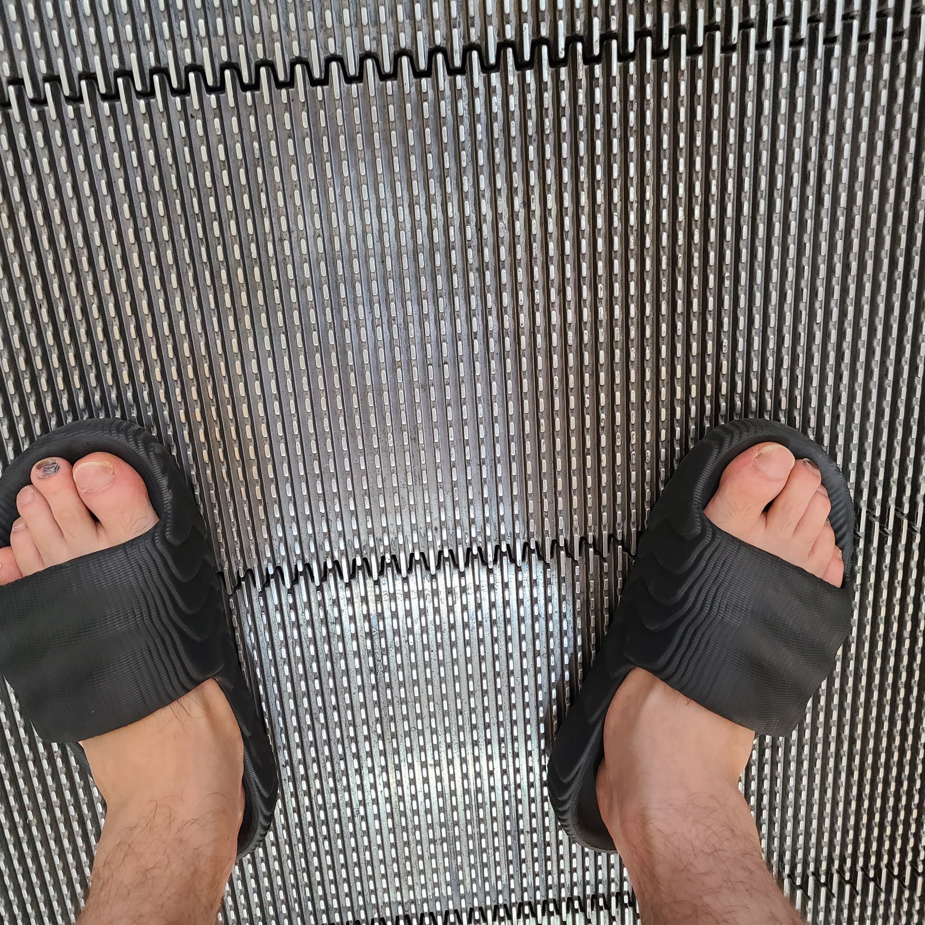 Adidas Adilette 22 Carbon 착용 스타일