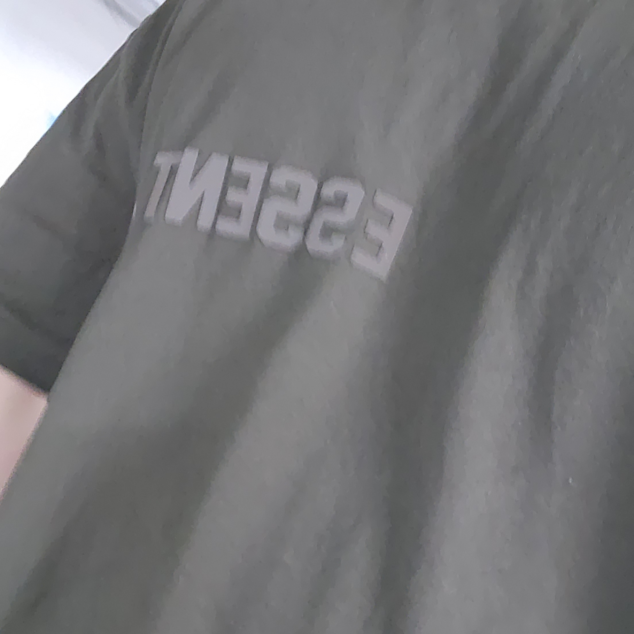 Essentials SS T-Shirt Off Black - 23SS 착용 스타일