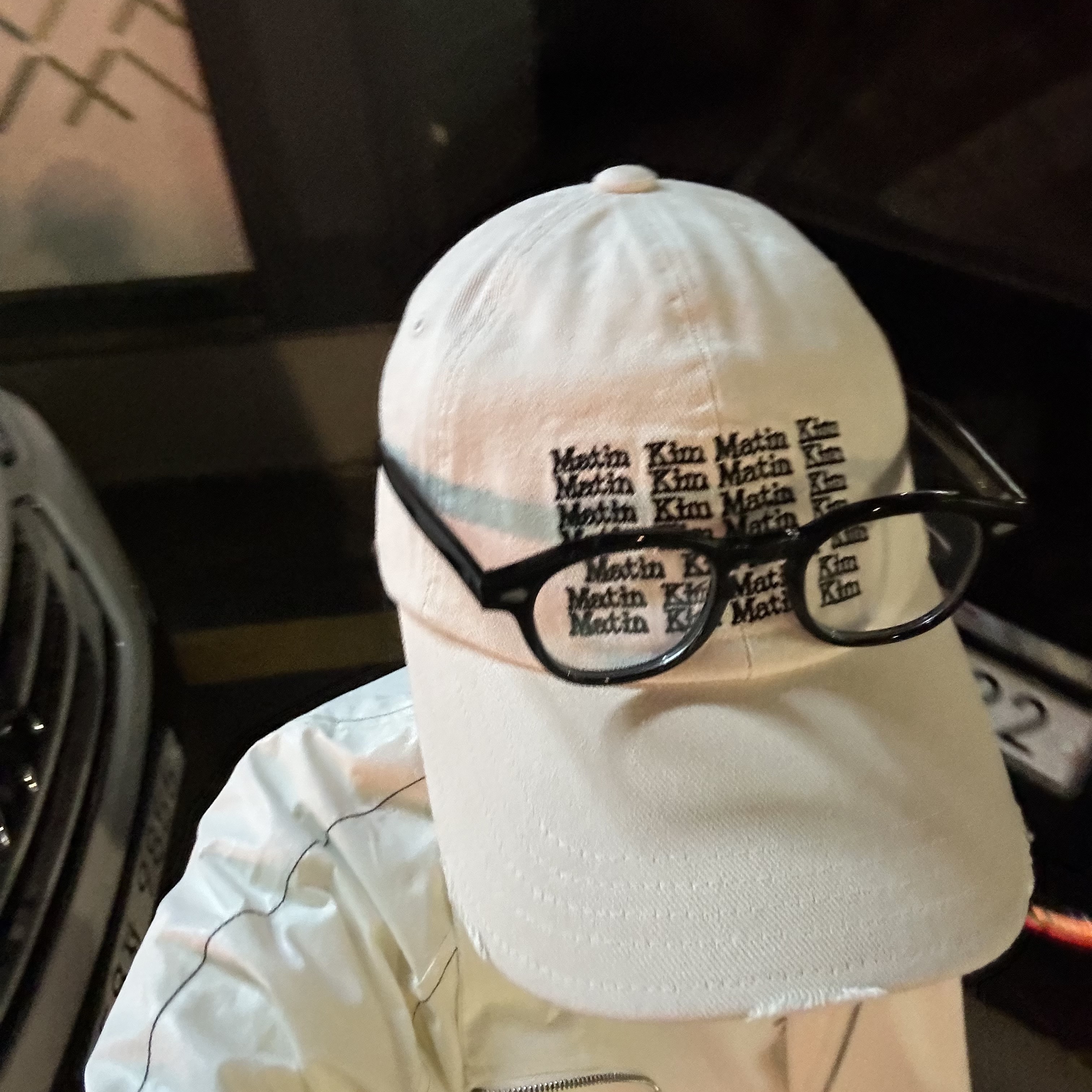 Matin Kim Lettering Washed Ball Cap Ivory, (W) Matin Kim Logo Coating Jumper Ivory 착용 스타일 - 1