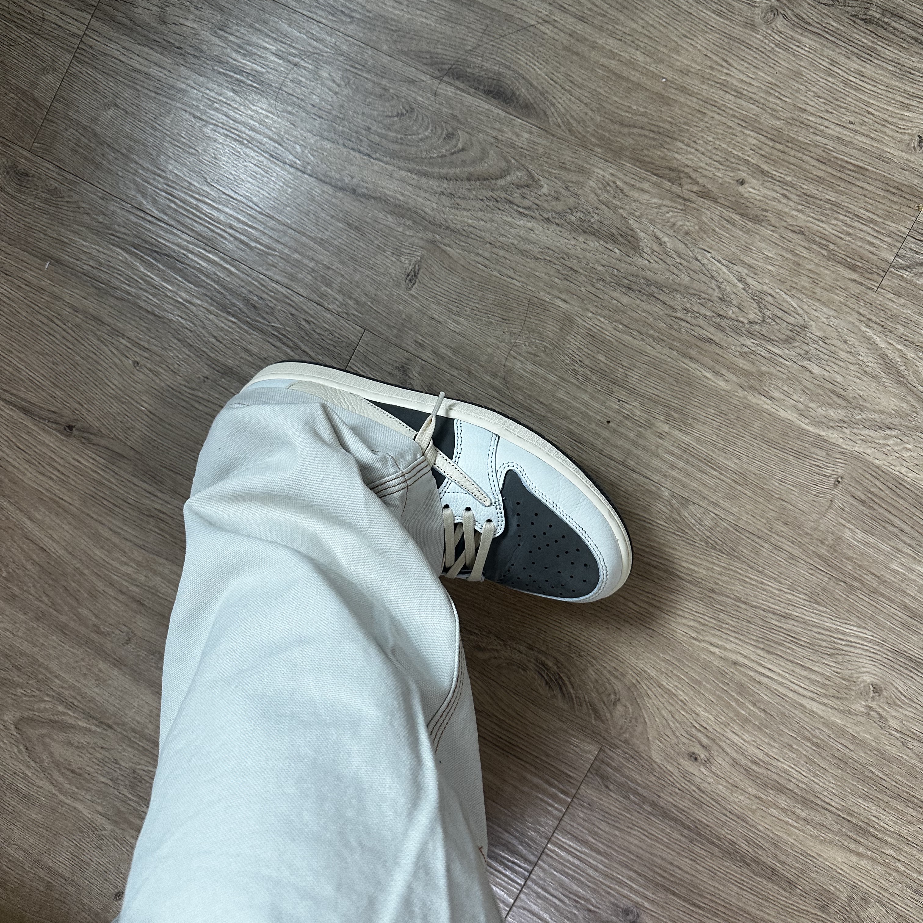 Jordan 1 x Travis Scott Retro Low OG SP Sail and Ridgerock, Kapital Thin Canvas Lumbar Pants Kinari 착용 스타일 - 3
