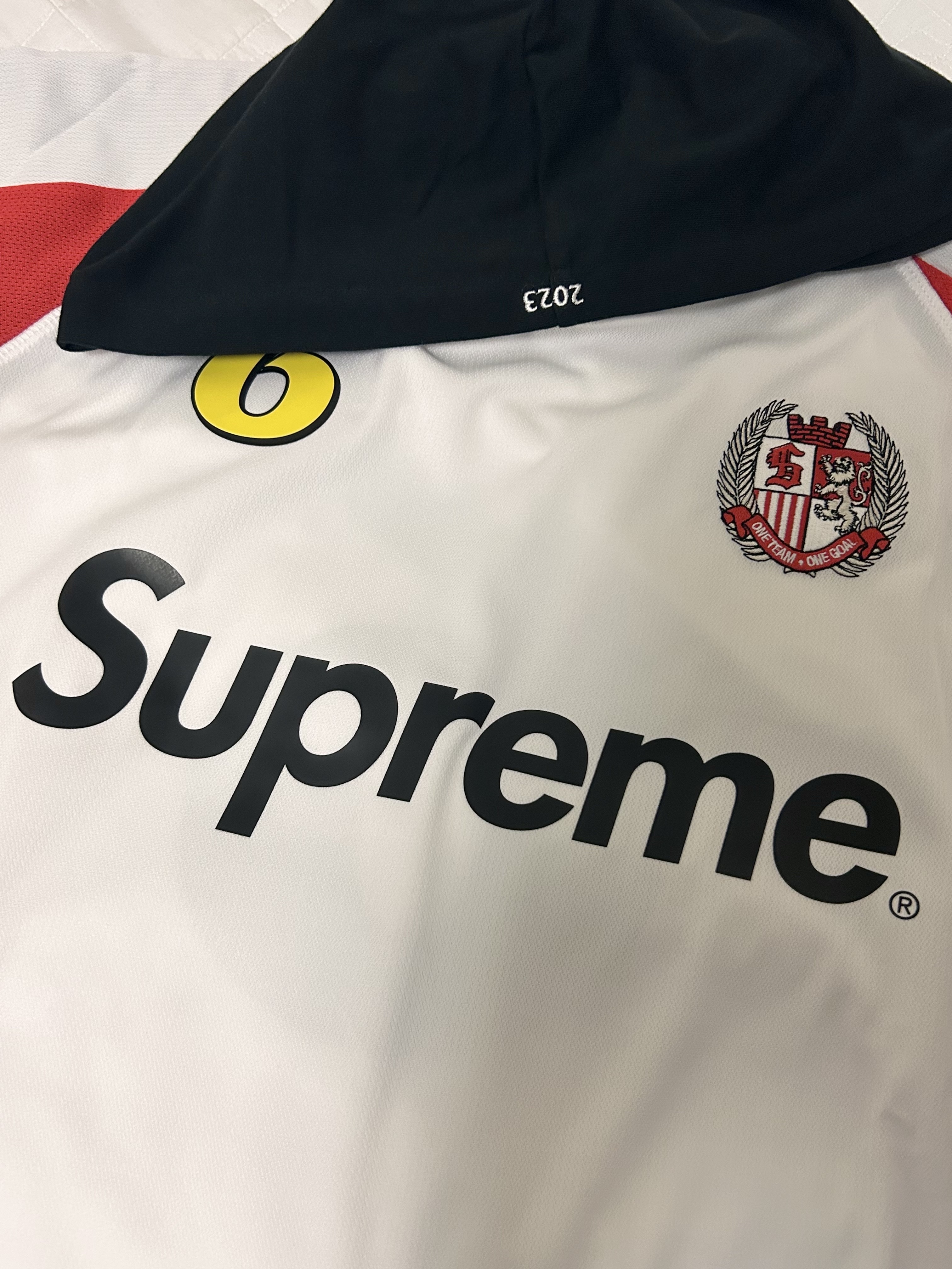 Supreme Hooded Soccer Jersey White - 23FW 착용 스타일 - 2