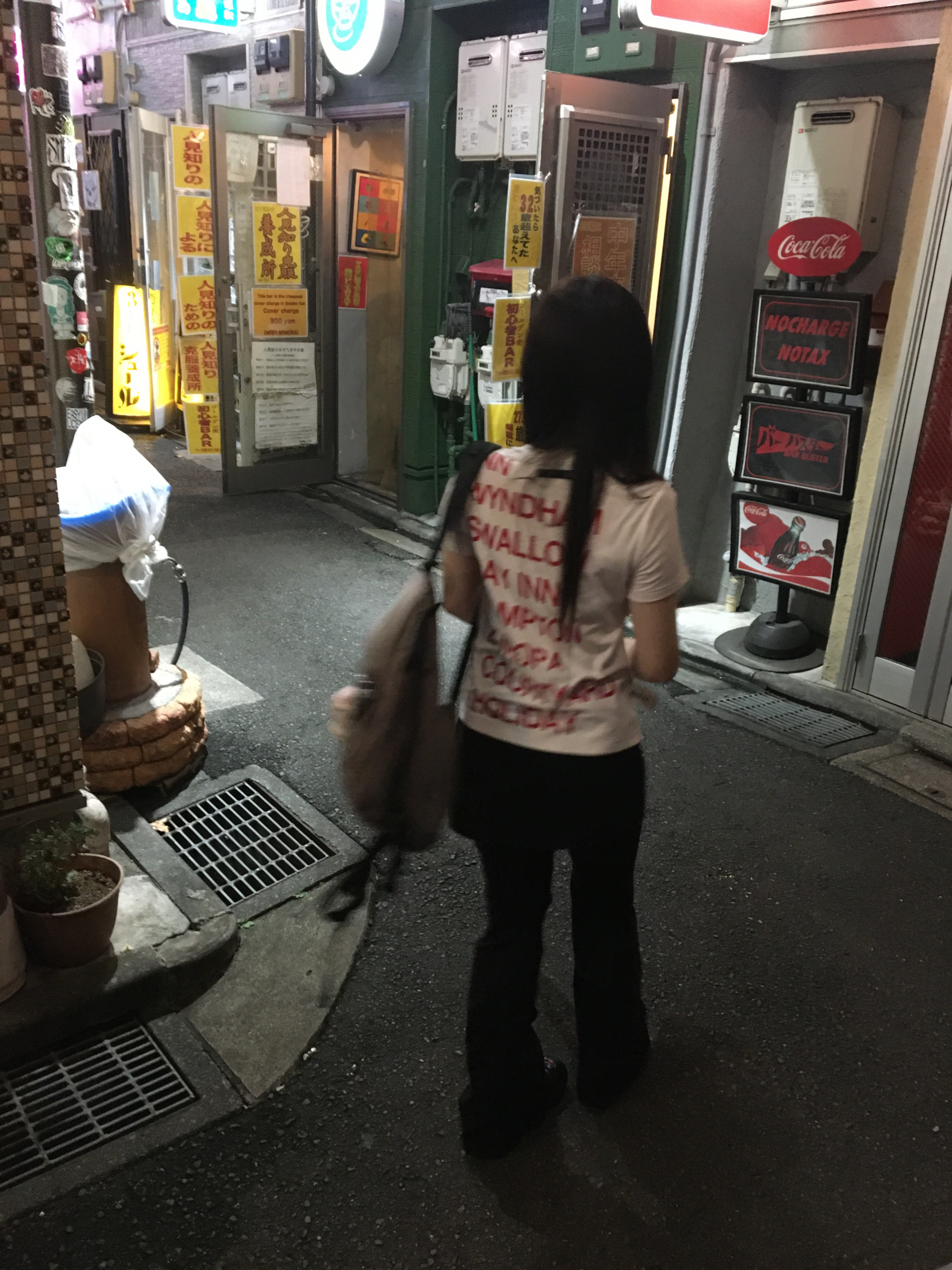 [KREAM 단독] Safarispot Women 1/2 Highway Inn T-Shirt White Red, Mischief Rhombus Backpack Pink Grey 착용 스타일 - 2