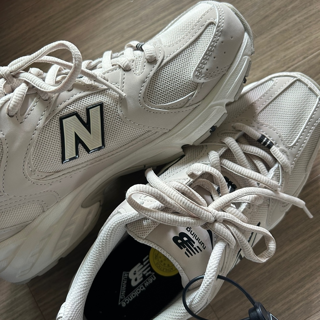 New Balance 530 Ivory 착용 스타일 - 1
