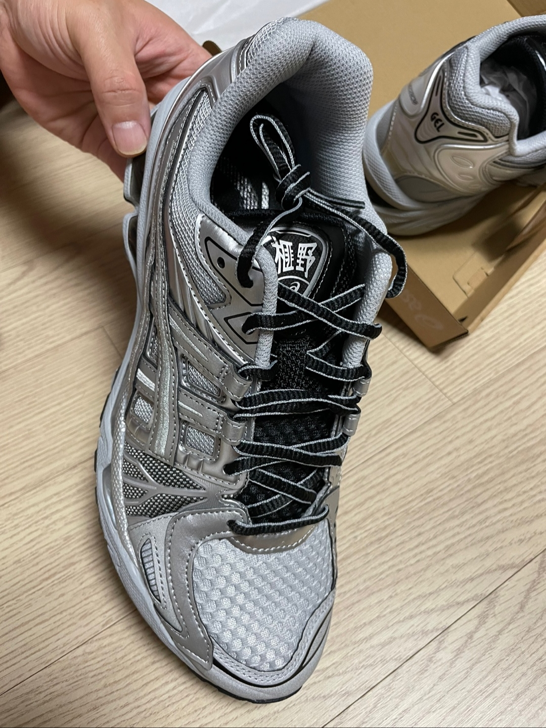 Asics Gel-Kayano Legacy Pure Silver 착용 스타일 - 2