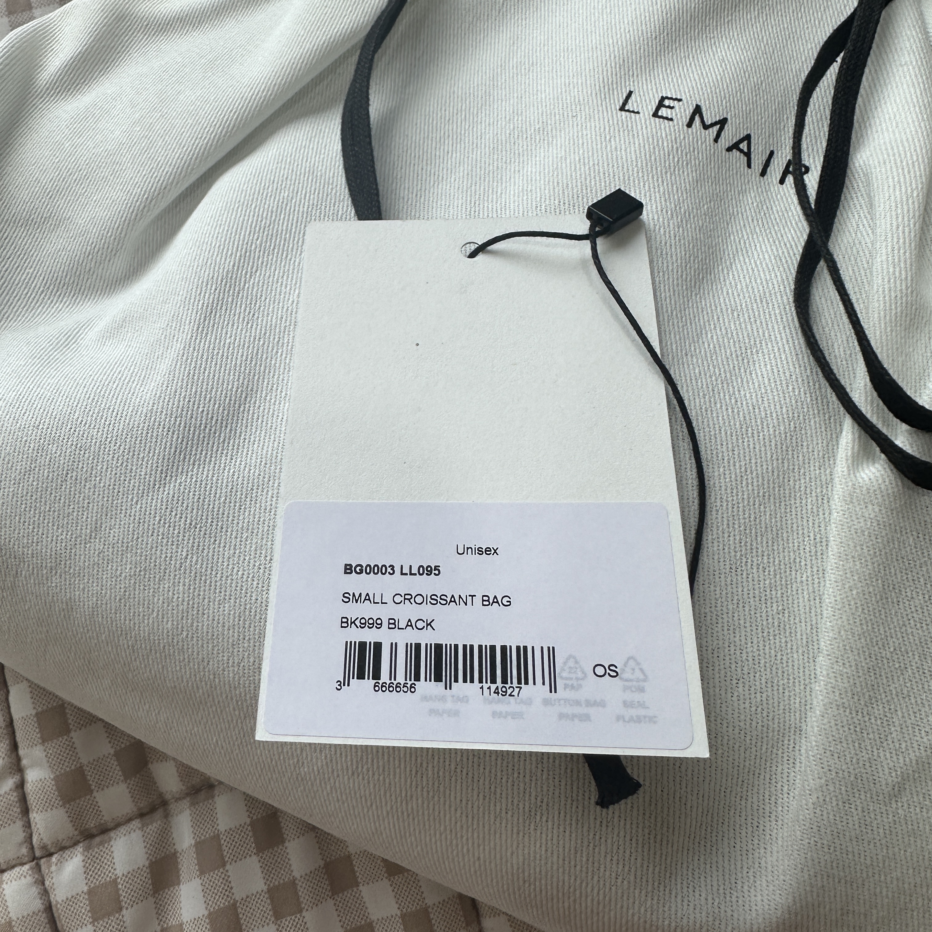 Lemaire Small Croissant Bag Soft Nappa Leather Black 착용 스타일 - 2