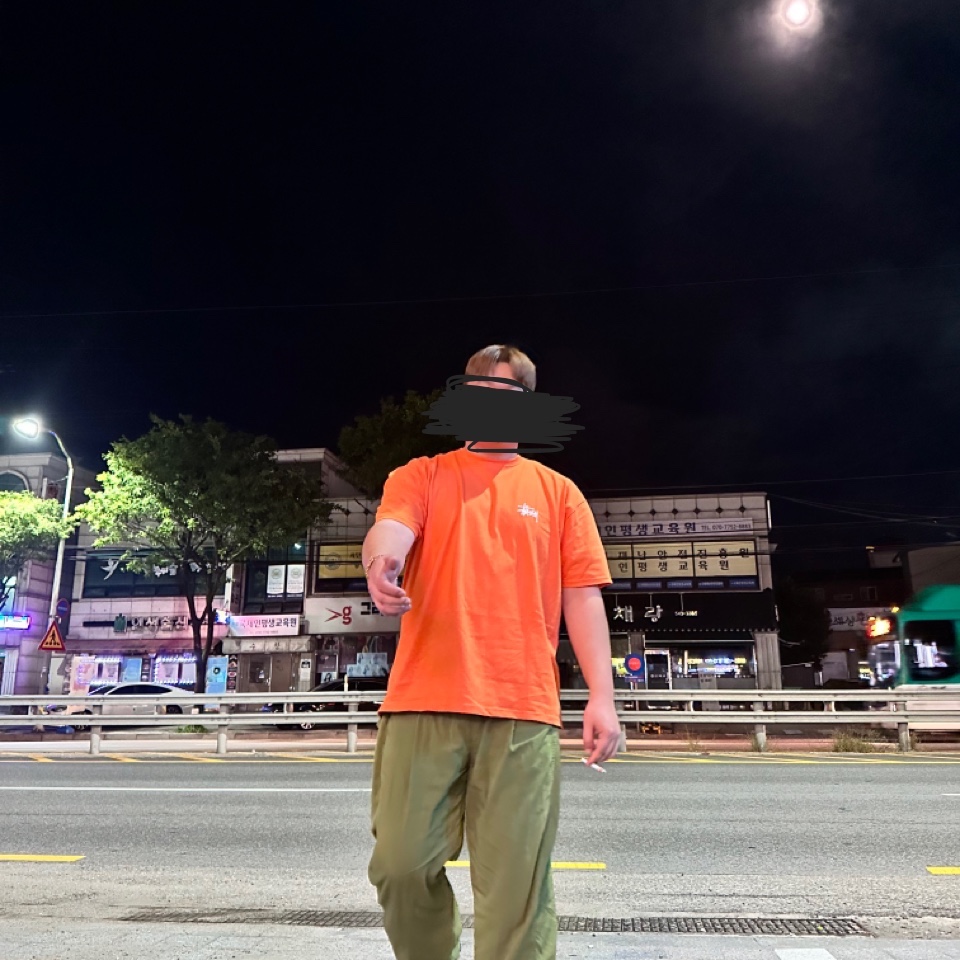 Stussy Melted T-Shirt Coral, New Balance 574 Heritage Orange Burst White 착용 스타일 - 1