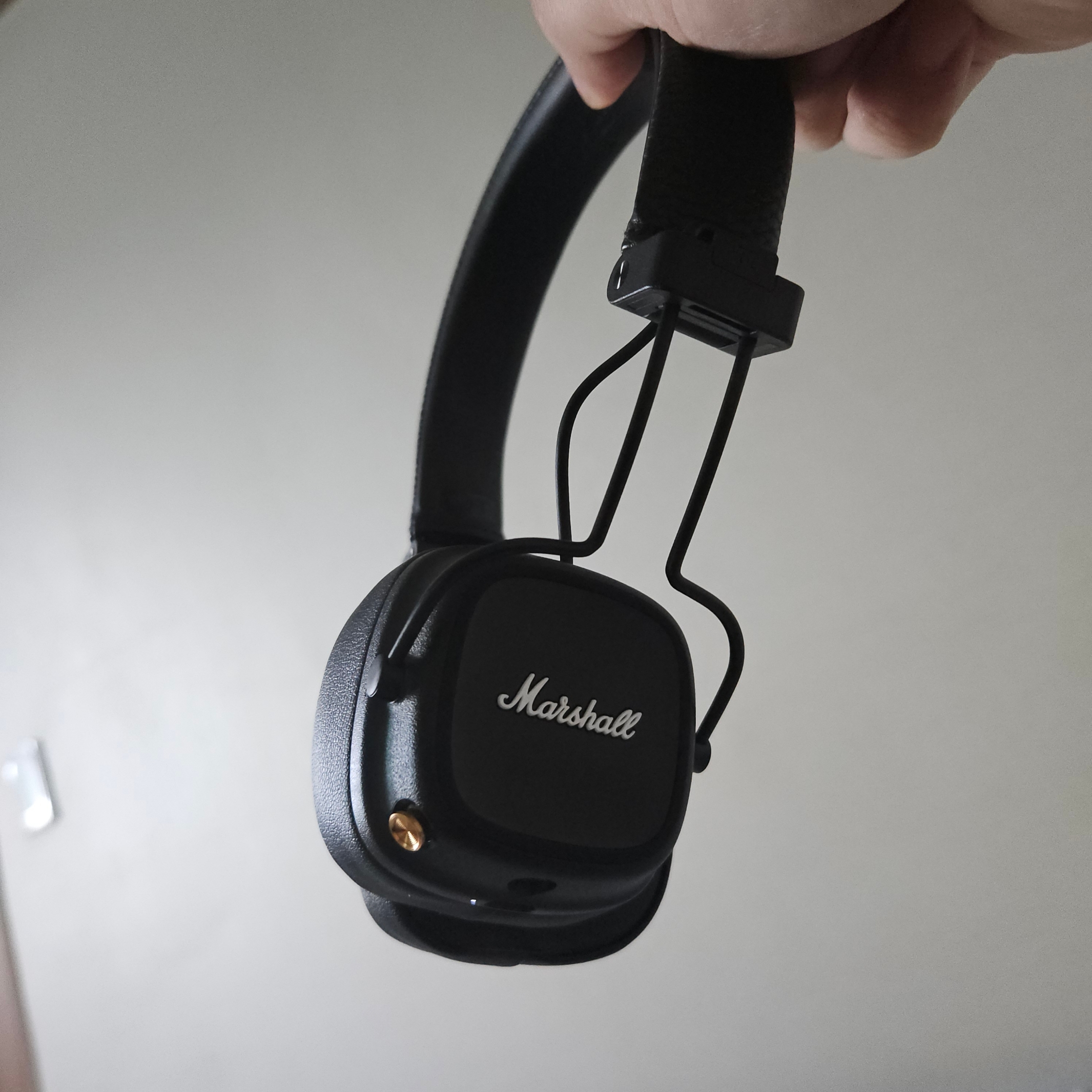 Marshall Major IV Black (Korean Ver.) 착용 스타일