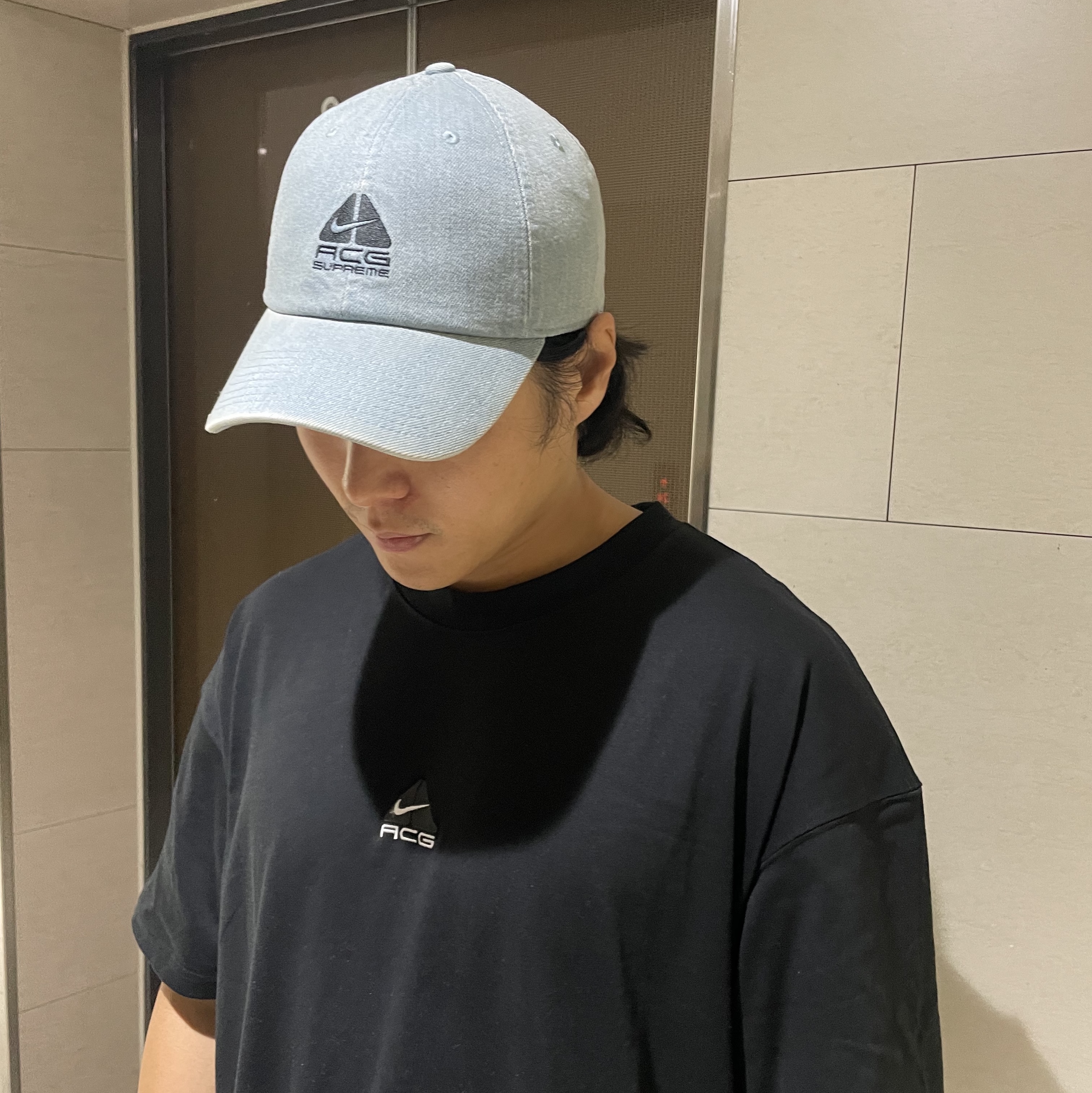 Supreme x Nike ACG Denim 6-Panel Washed Blue - 22FW, Nike ACG LBR Lungs T-Shirt Black - US/EU 착용 스타일 - 4