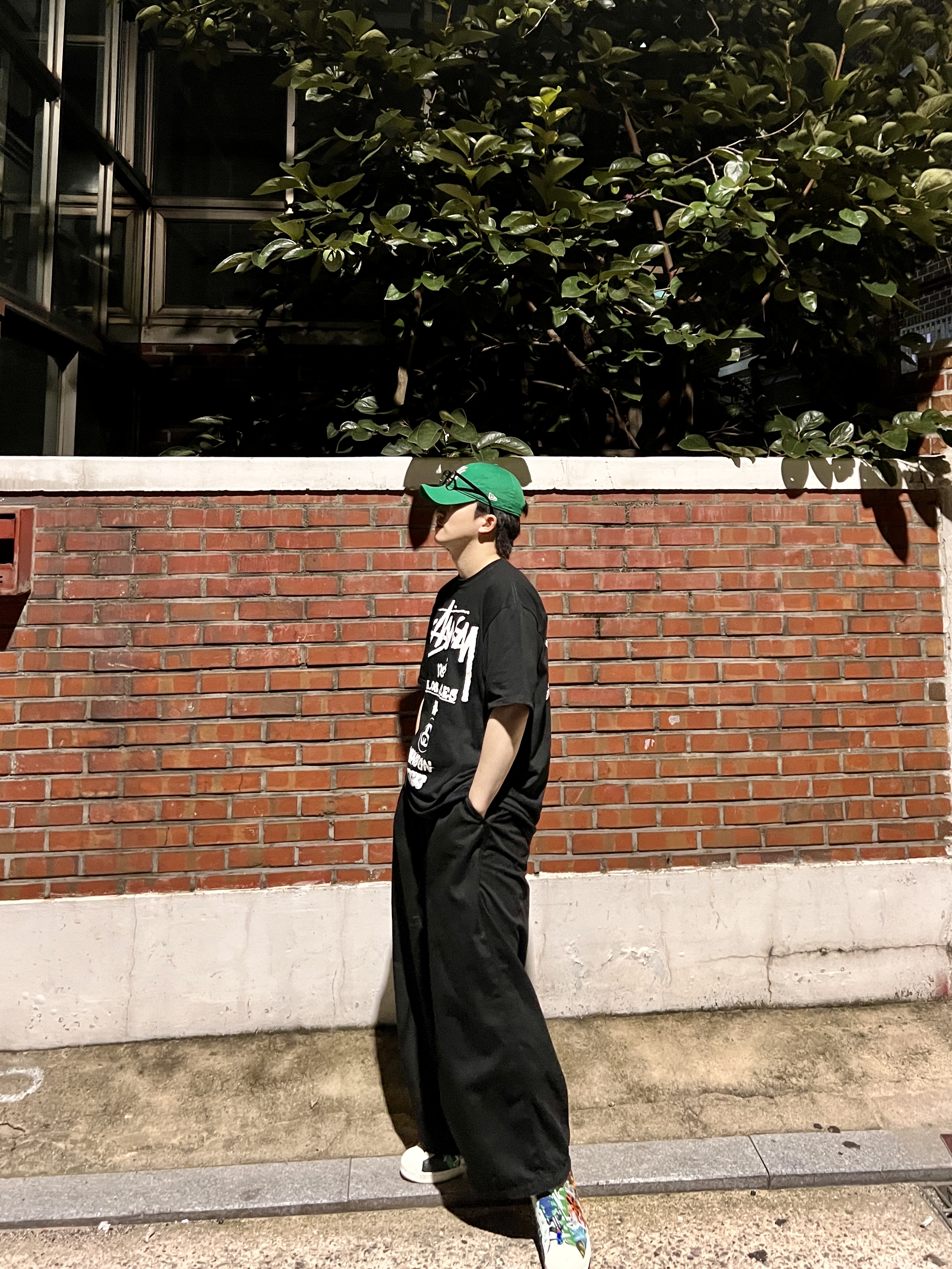 Adidas x Sean Wotherspoon Superstar Superearth Black, Stussy Tour T-Shirt Black 착용 스타일