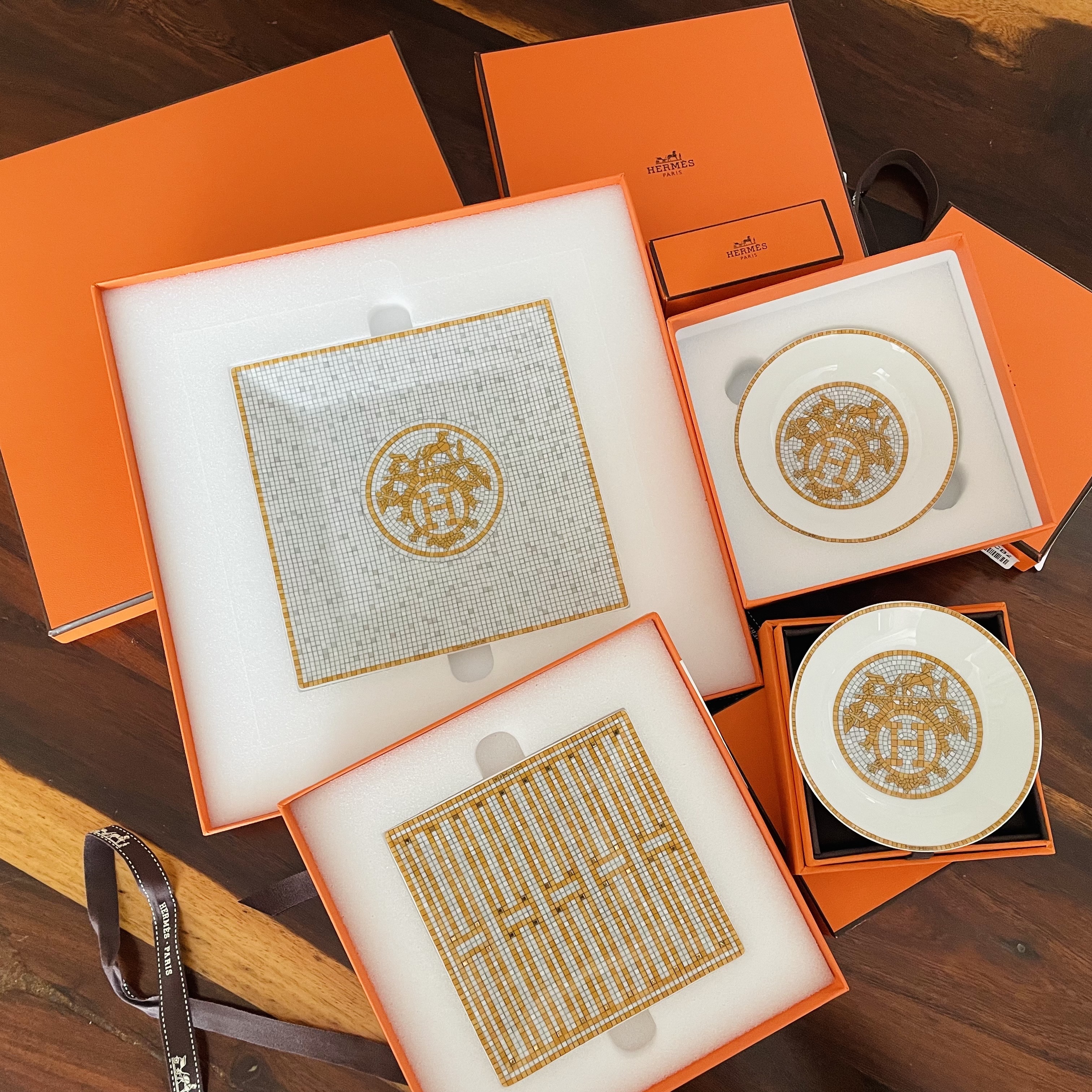 Hermes Mosaique Au 24 Square Plate Gold (1 Plate) 착용 스타일