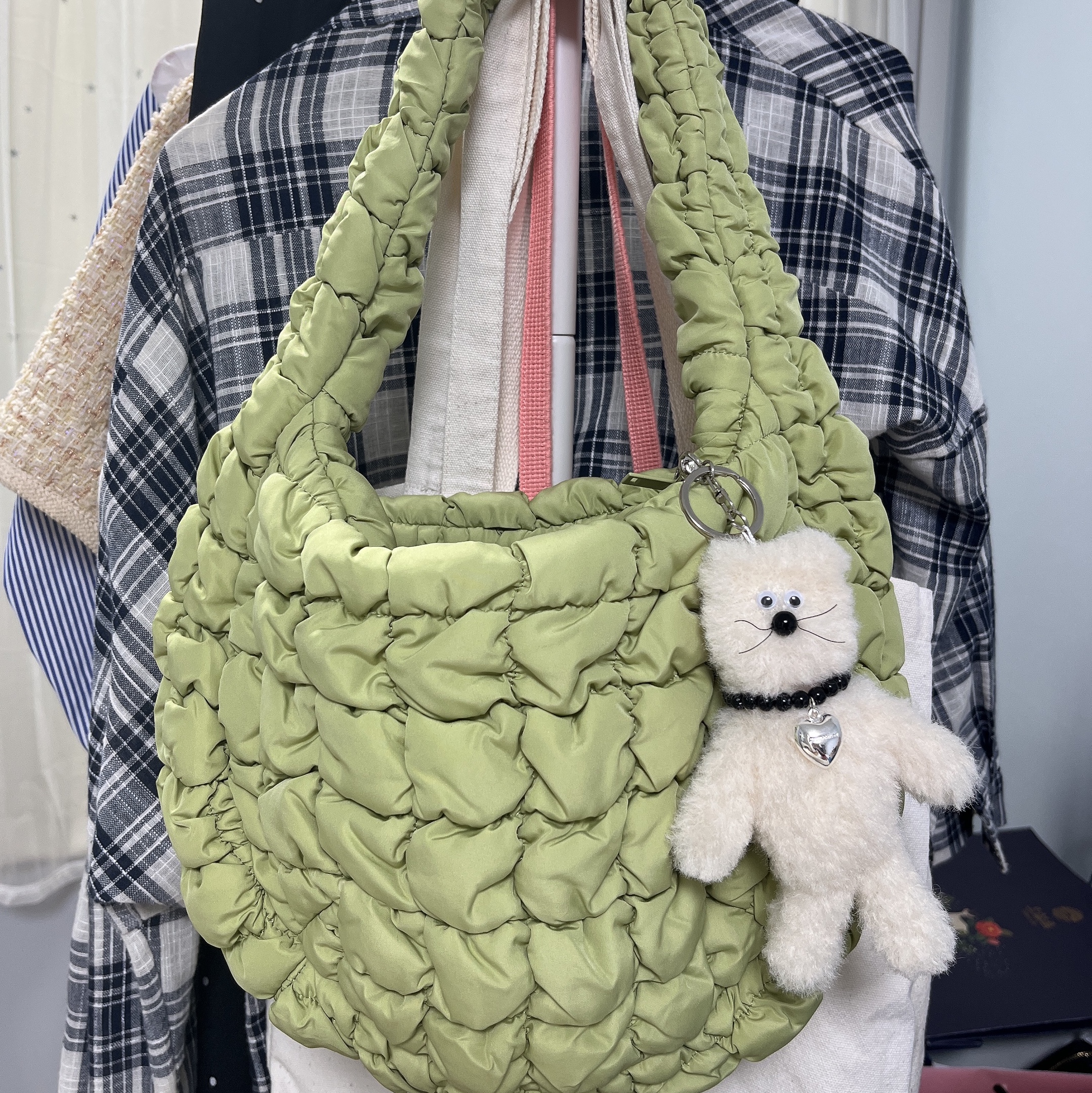 COS Quilted Mini Bag Light Green, [KREAM 단독] Monamhee Creami Keyring Cream 착용 스타일