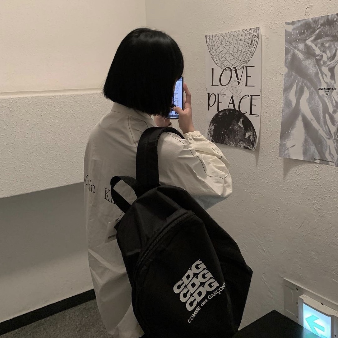 (W) Matin Kim Logo Coating Jumper Ivory, CDG Backpack Black 착용 스타일
