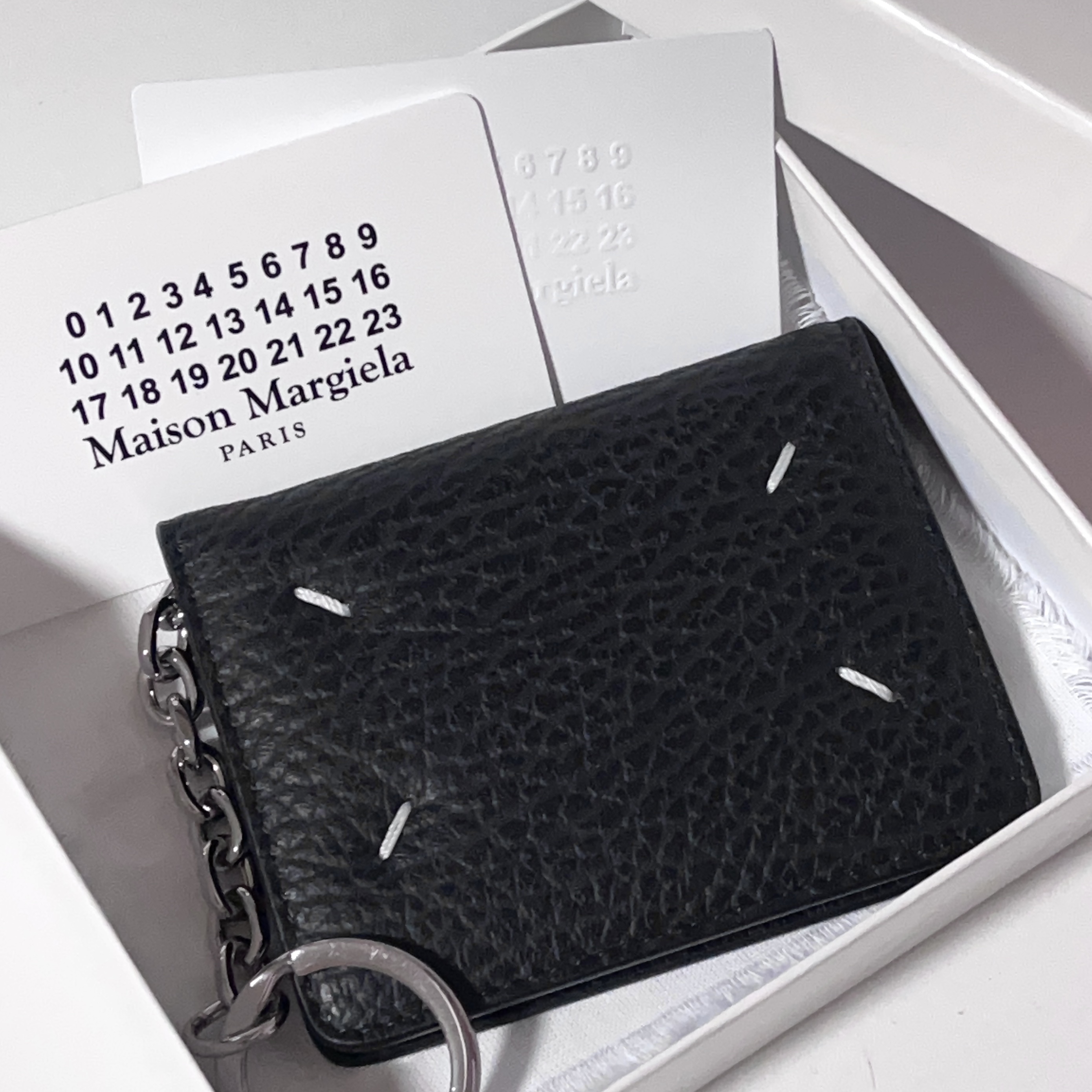 Maison Margiela Keyring Wallet Black 착용 스타일