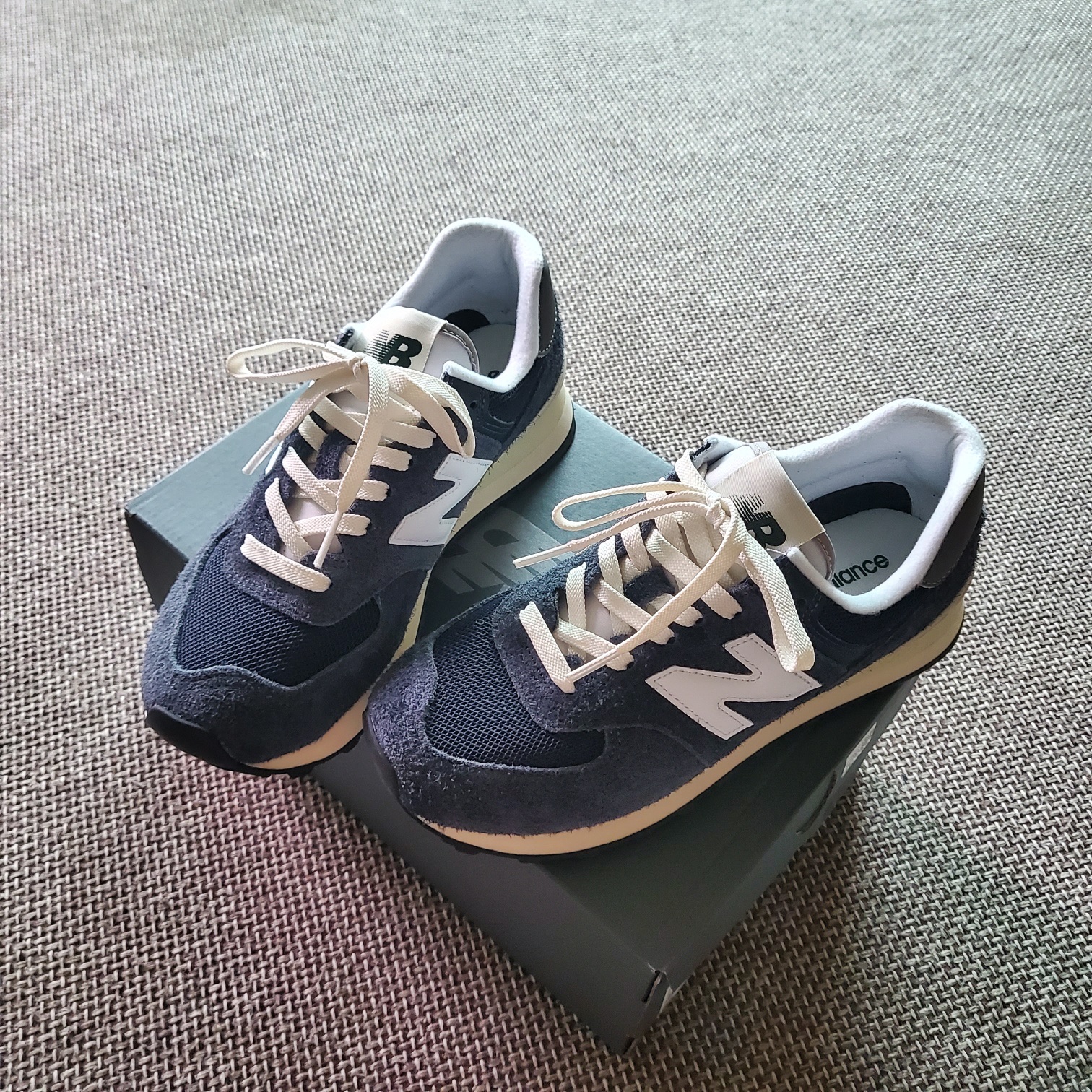 New Balance 574 Heritage Navy 착용 스타일