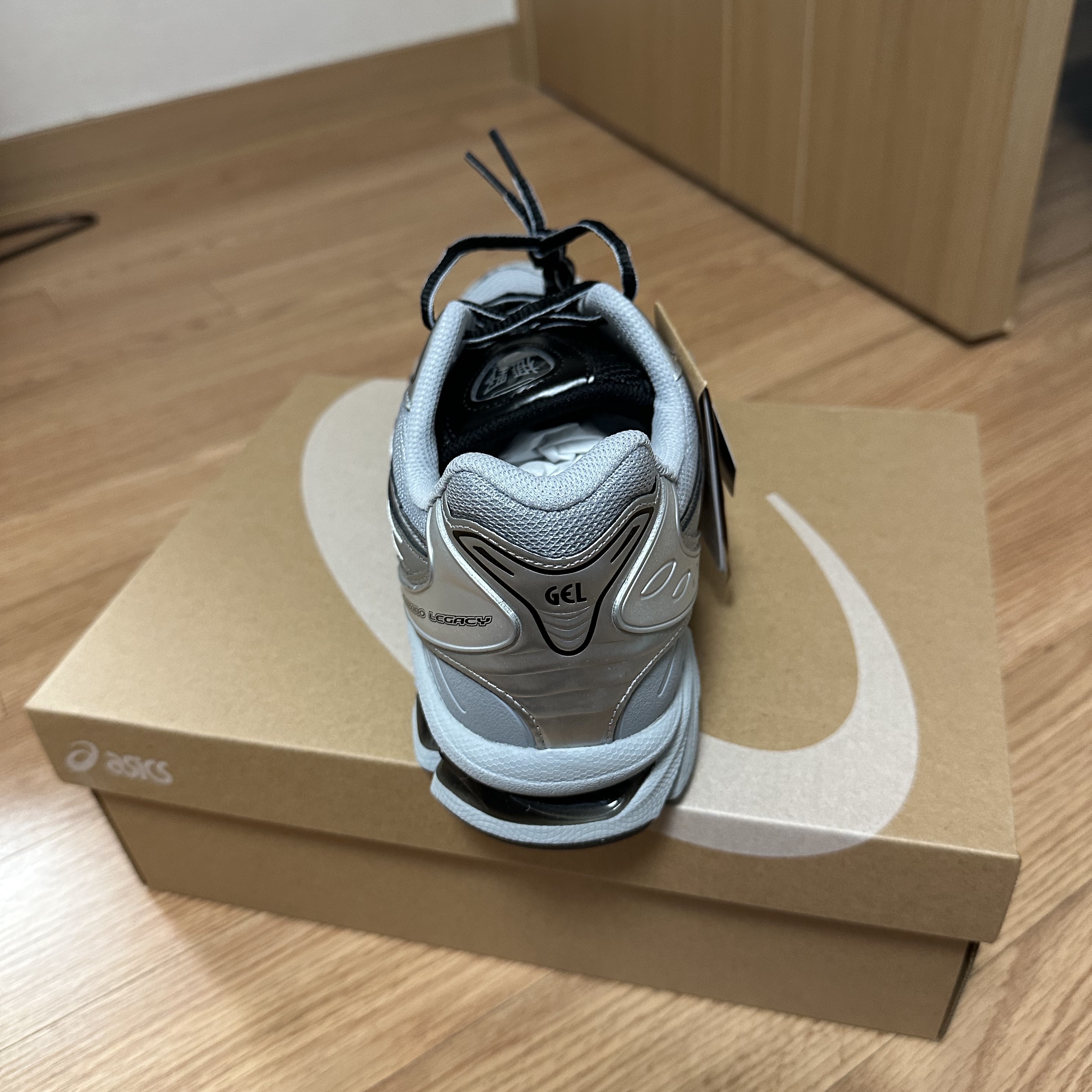 Asics Gel-Kayano Legacy Pure Silver 착용 스타일 - 5