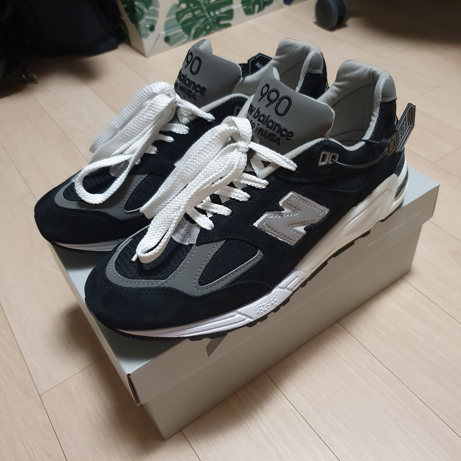 New Balance 990v2 Made in USA Black 착용 스타일