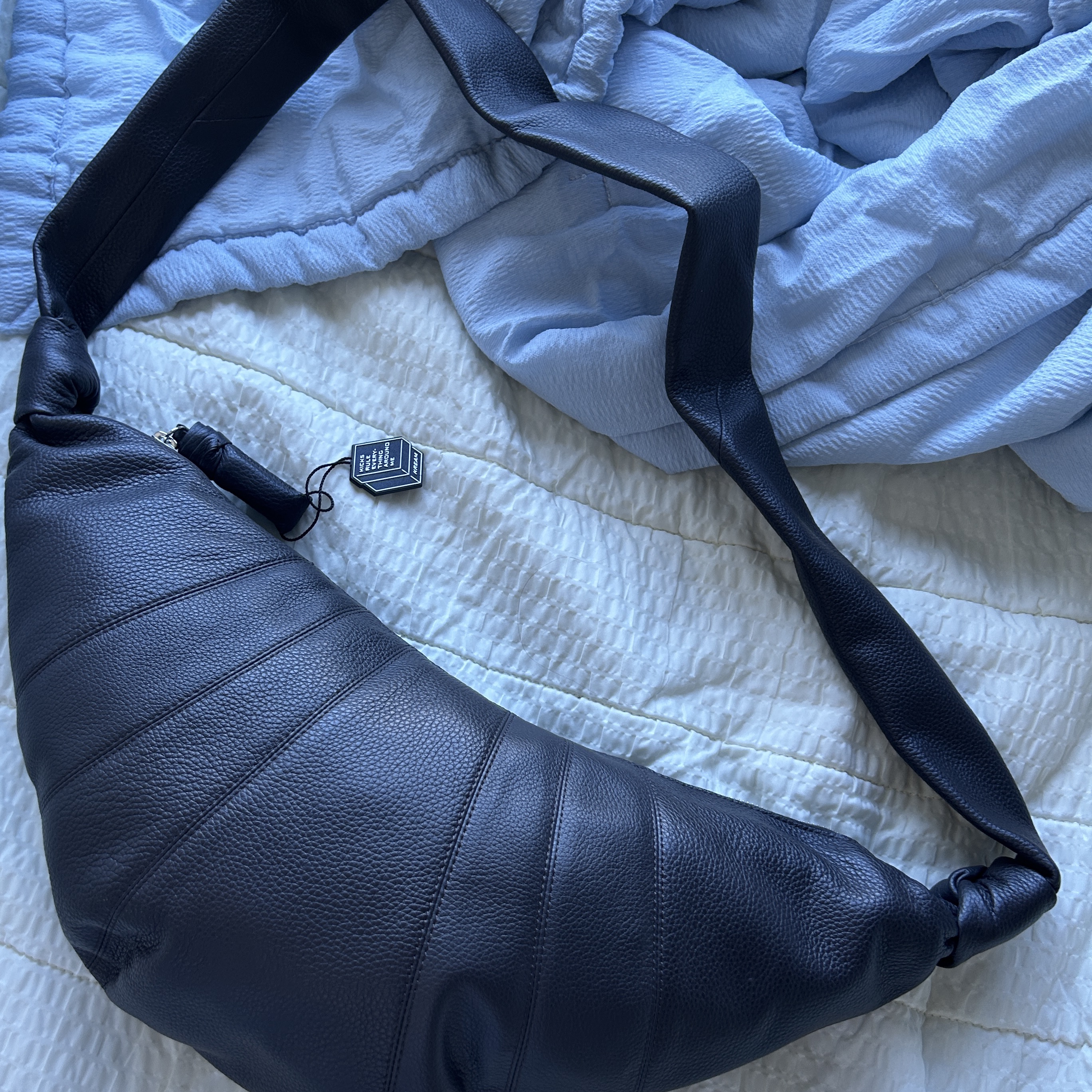 Lemaire Medium Croissant Bag Soft Grained Leather Dark Chocolate 착용 스타일