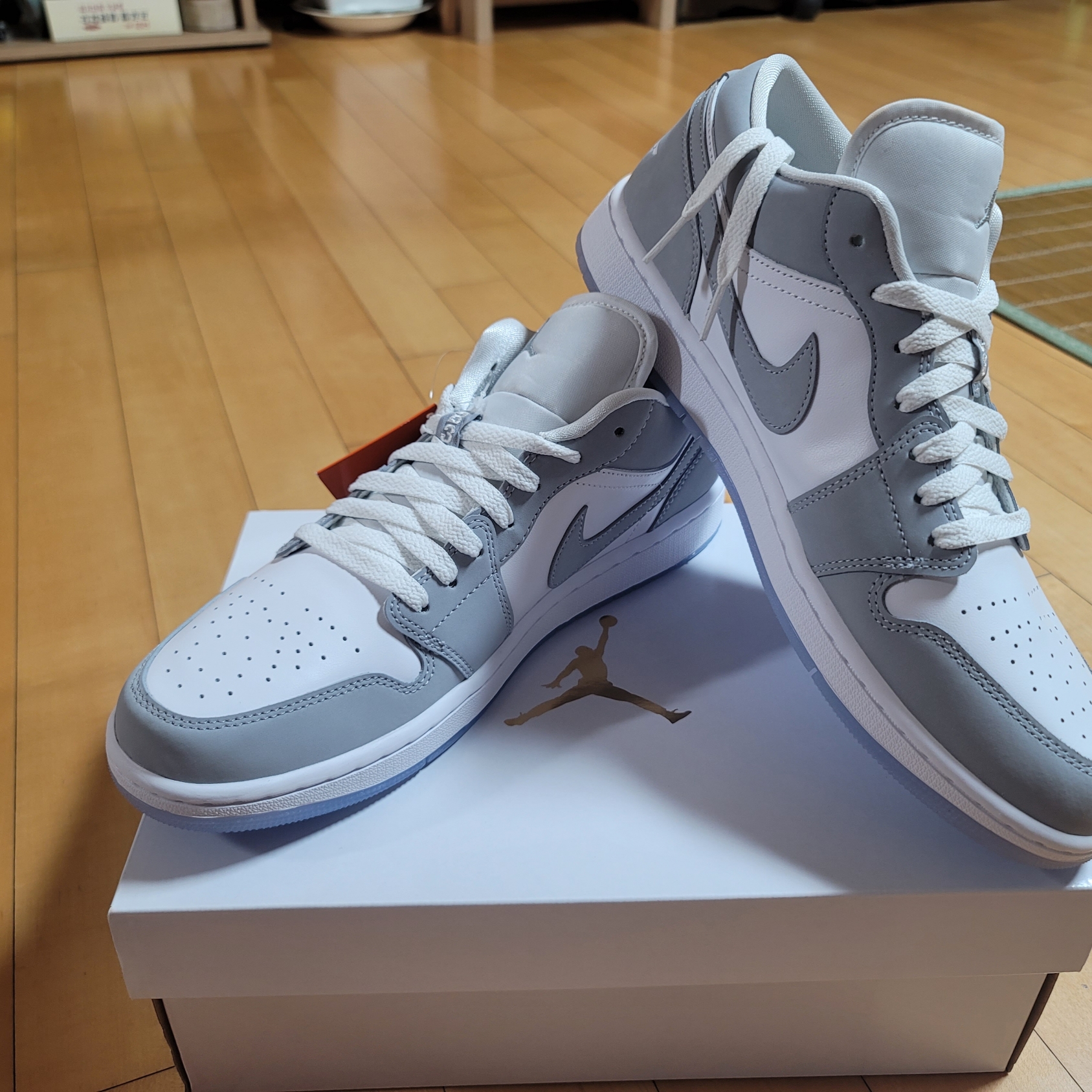 (W) Jordan 1 Low White Wolf Grey 착용 스타일 - 1