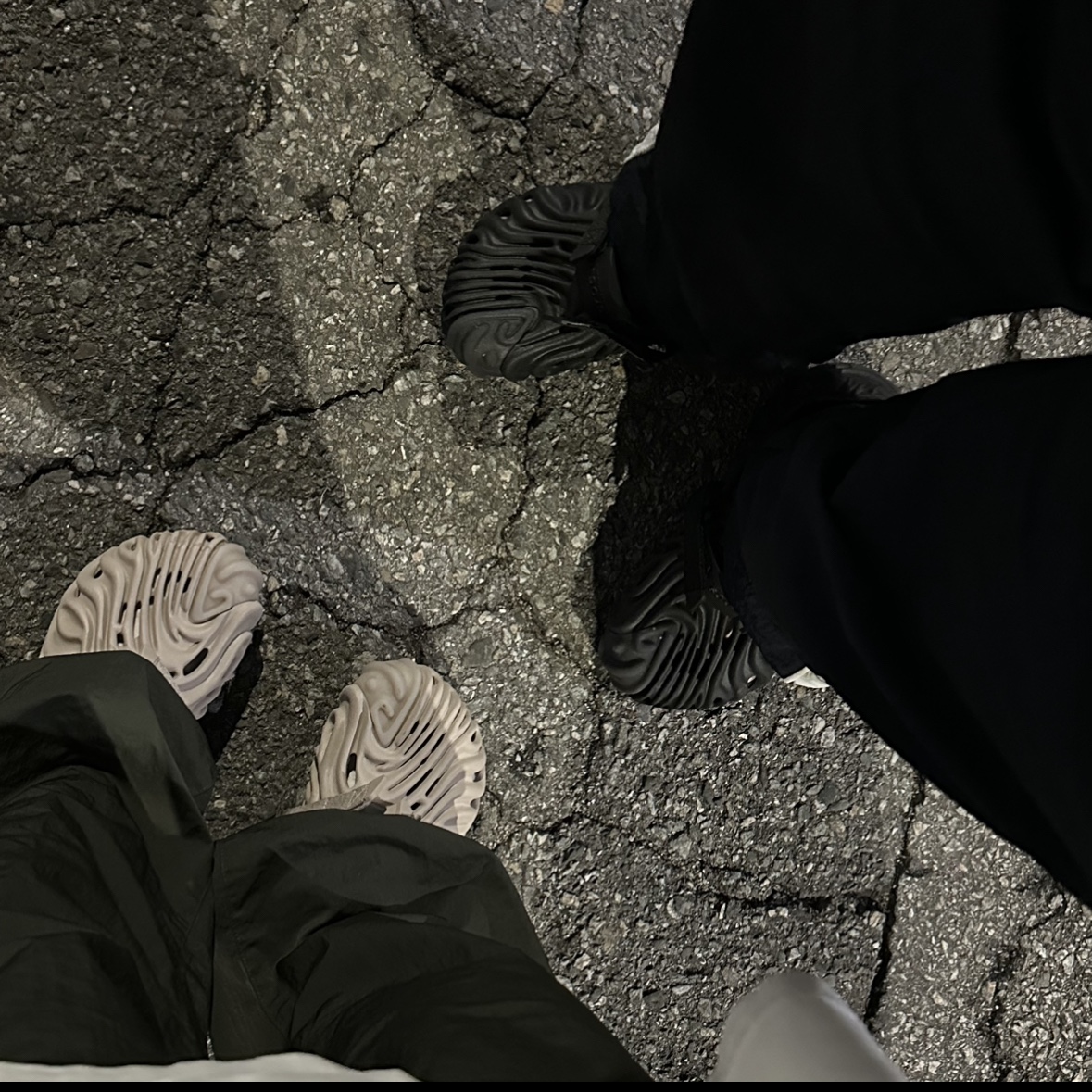 Crocs x Salehe Bembury Pollex Clog Sasquatch 착용 스타일