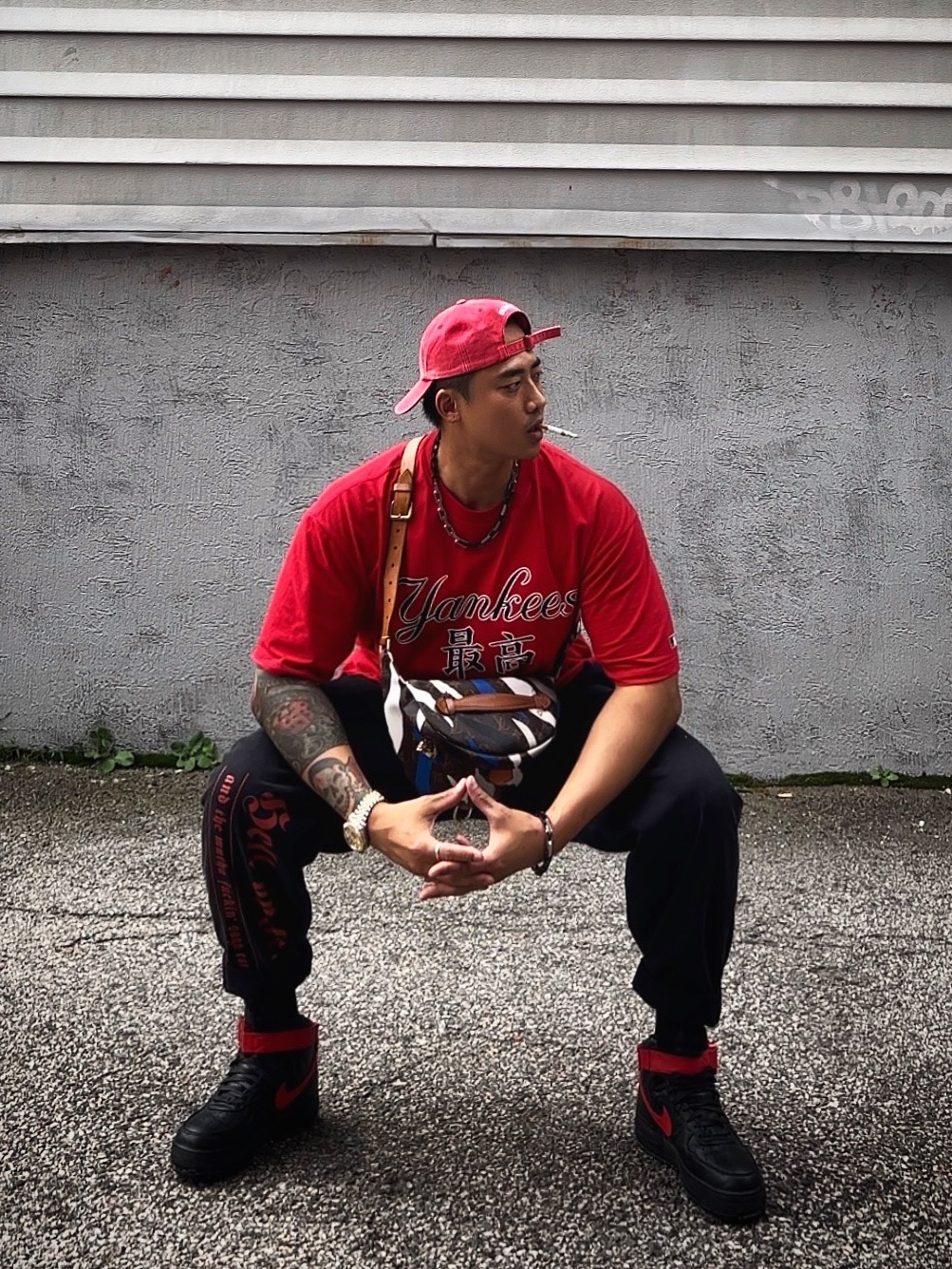 Supreme Pigment Canvas S Logo 6-Panel Red - 23SS, Supreme x MLB Kanji Teams T-Shirt Yankees Red - 22FW 착용 스타일 - 1