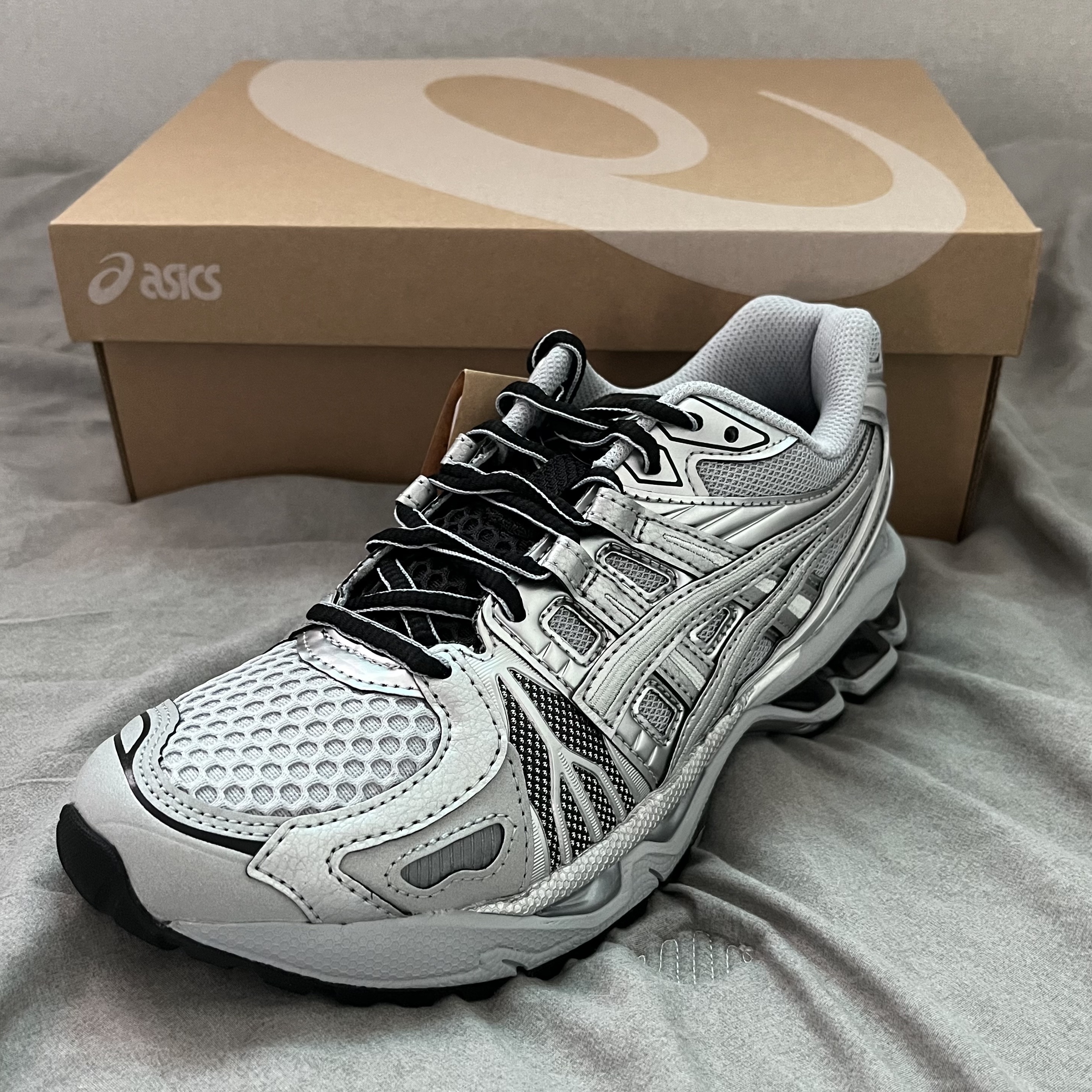 Asics Gel-Kayano Legacy Pure Silver 착용 스타일