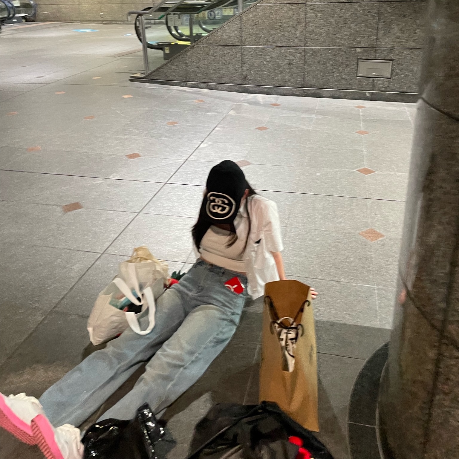 Stussy Big Link Low Pro Strapback Cap Black, Vans Vault x Comme des Garcons Girl OG Era LX Ribbon Pink 착용 스타일 - 1