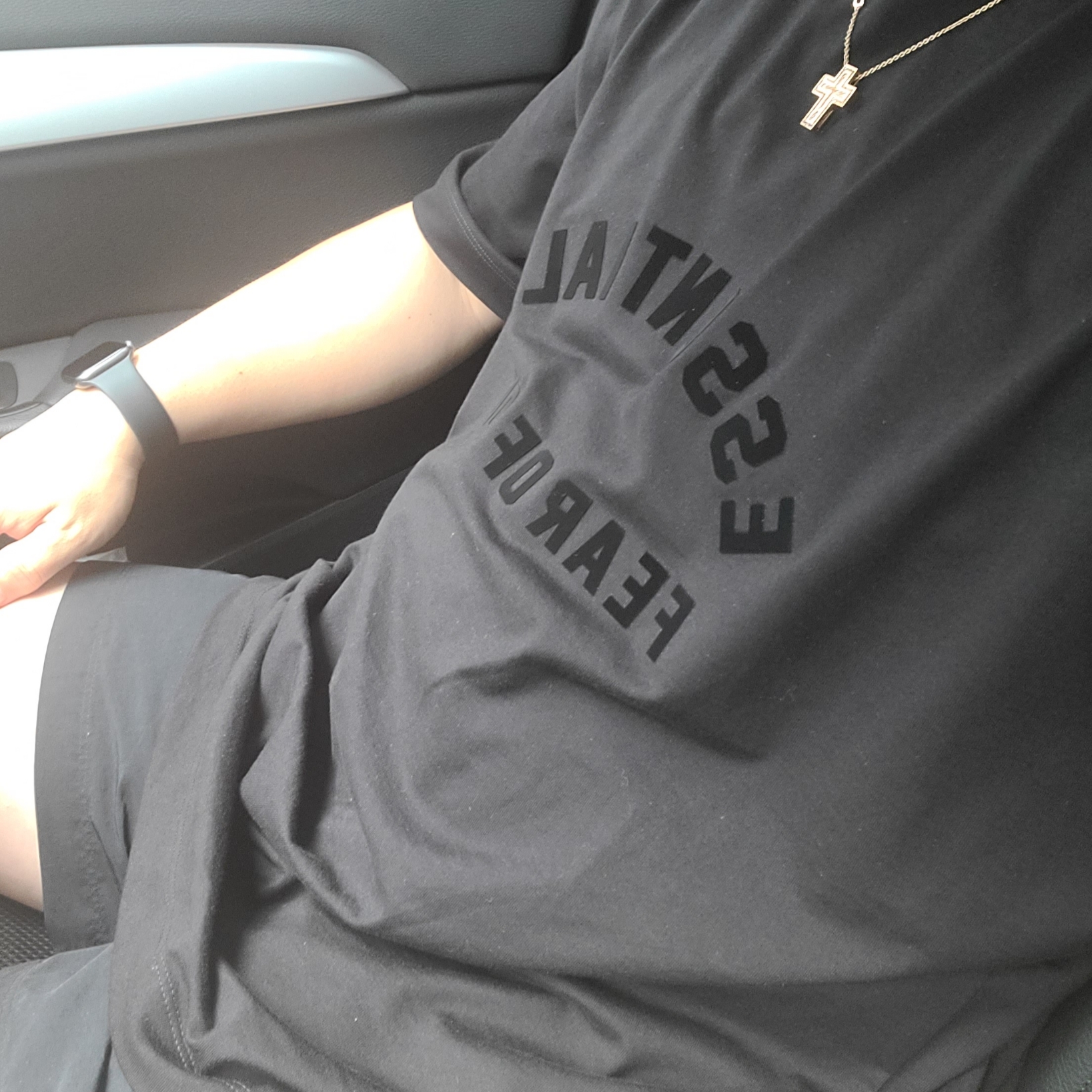 Essentials The Black Collection T-Shirt Black - 23SS, Damiani Belle Epoque Rainbow Sapphires 20x26mm Necklace Pink Gold 착용 스타일