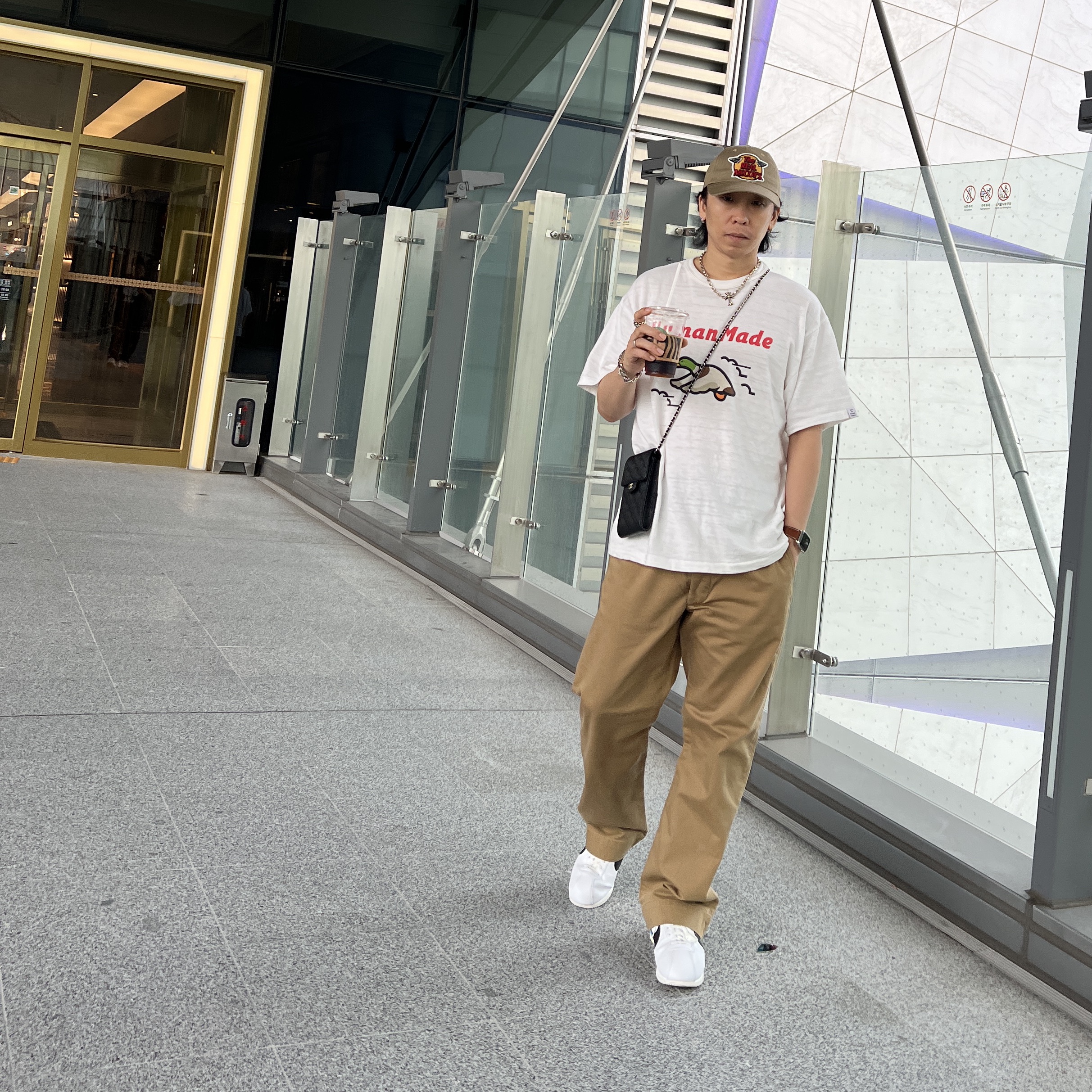 The Real McCoy's Logo Baseball Cap Khaki, Human Made #2302 T-Shirt White 착용 스타일 - 2