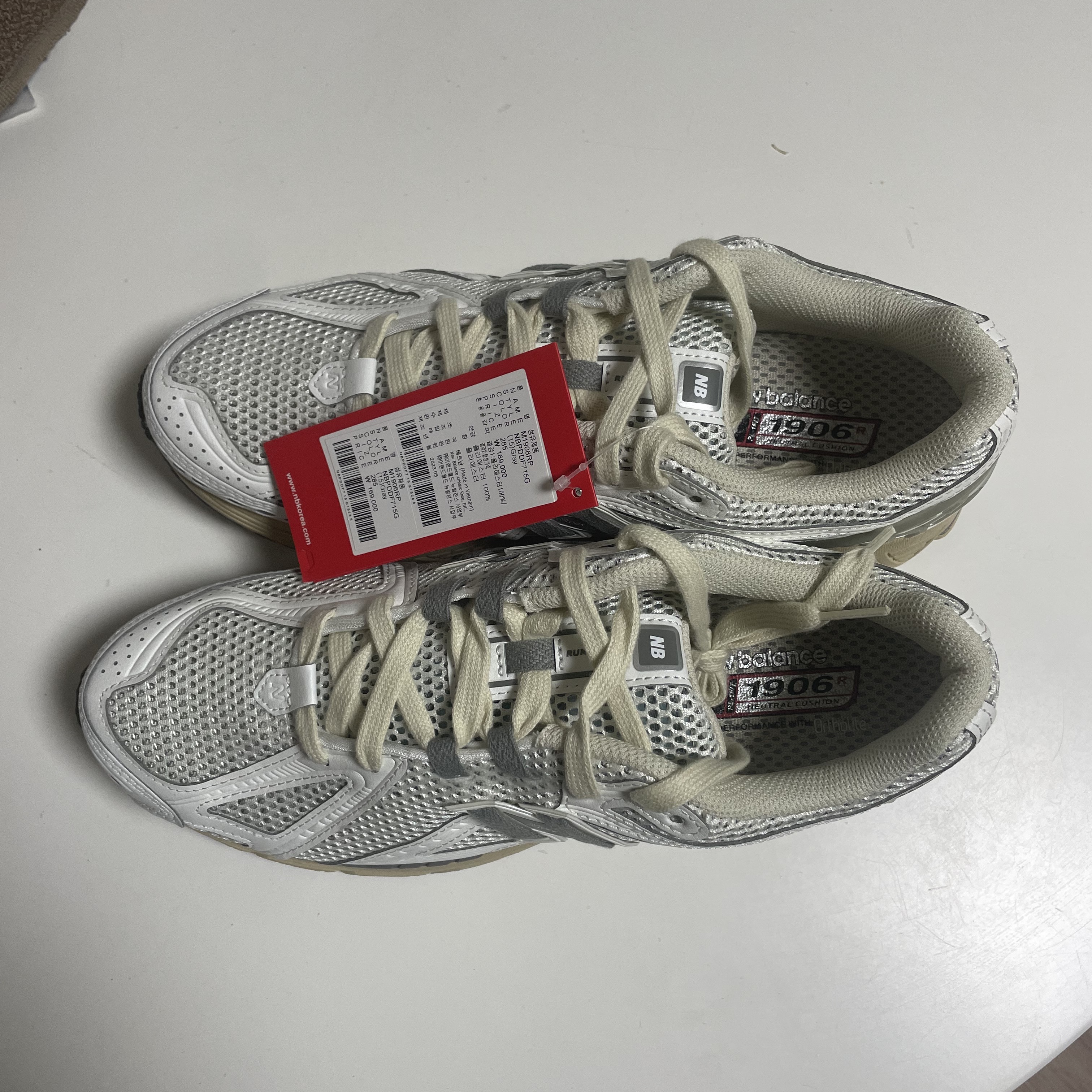 New Balance 1906R White Gray 착용 스타일