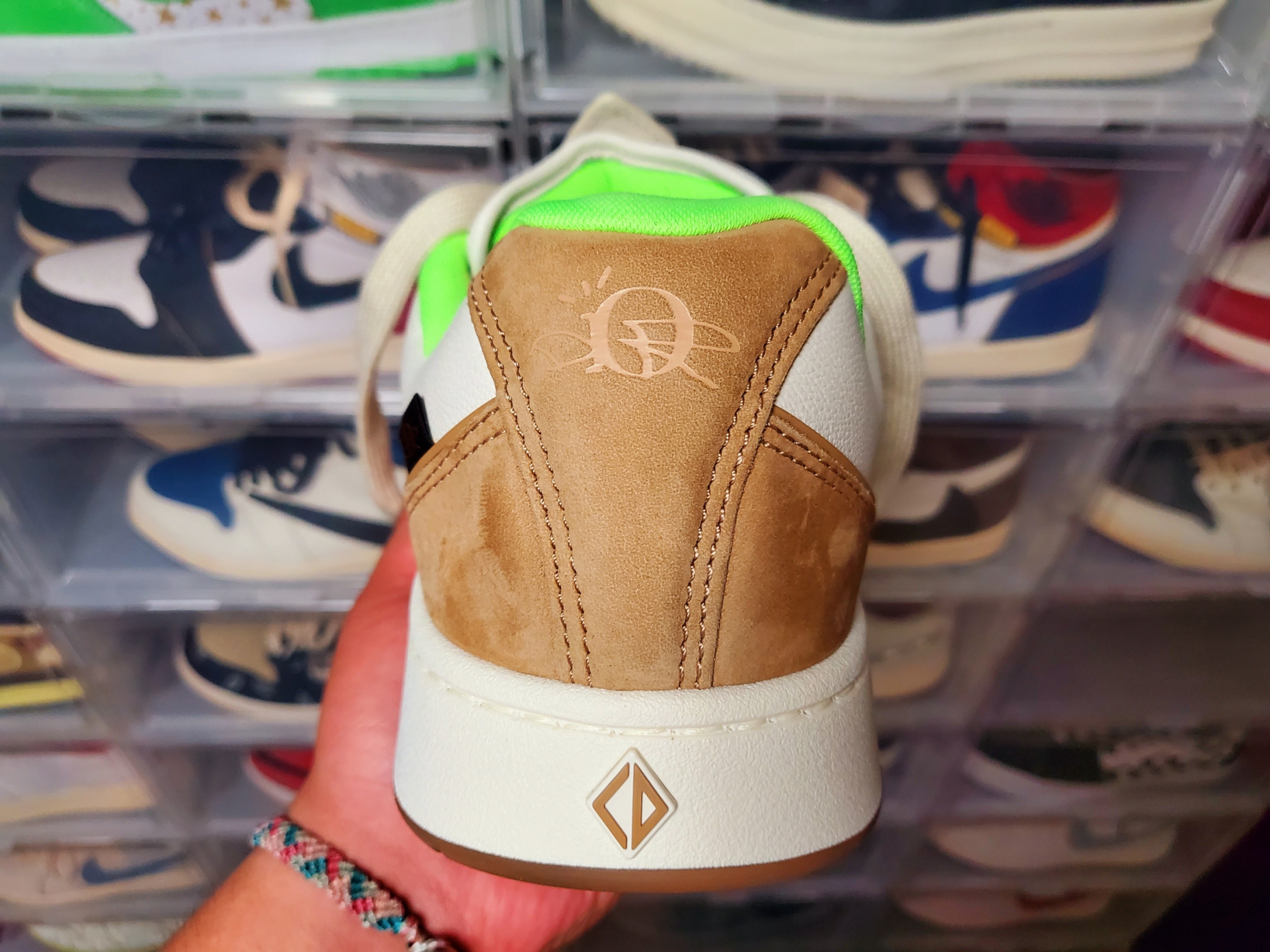 Dior x Cactus Jack B713 Sneakers Cream Coffee 착용 스타일 - 4